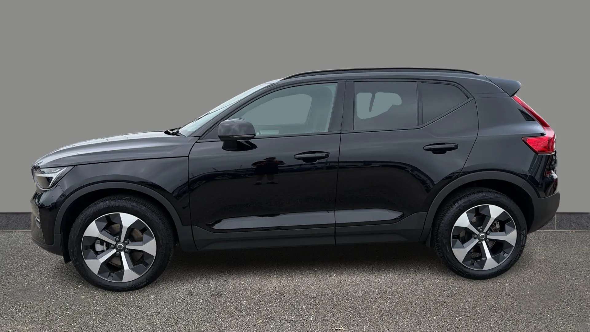 A 2025 VOLVO XC40 2.0 B3P Plus Dark Auto A 2025 VOLVO XC40 2.0 B3P Plus Dark Auto