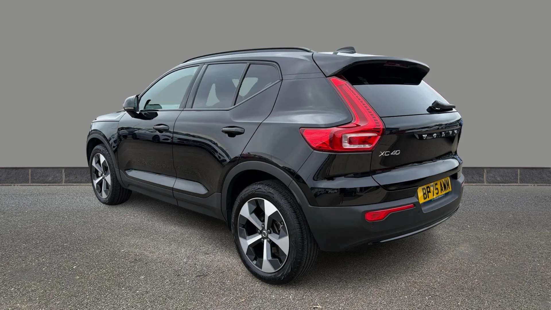 A 2025 VOLVO XC40 2.0 B3P Plus Dark Auto A 2025 VOLVO XC40 2.0 B3P Plus Dark Auto