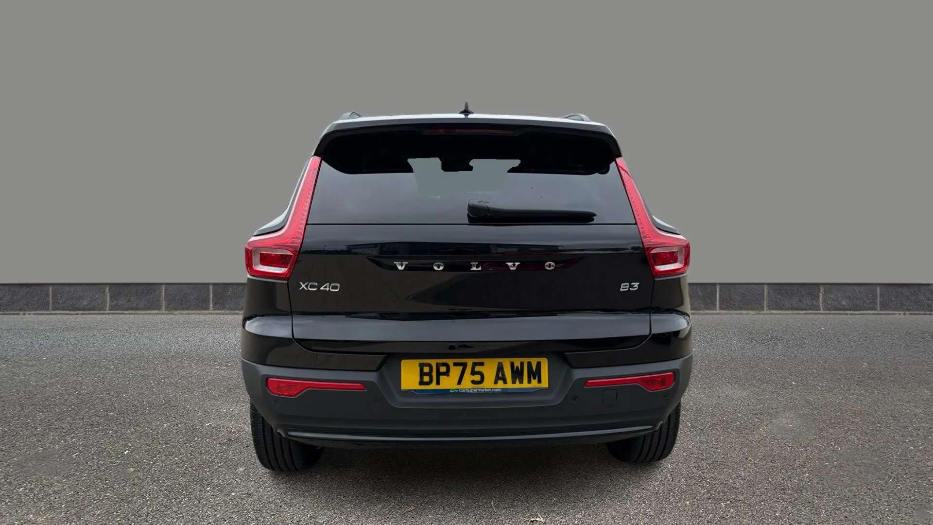 2025 VOLVO XC40 2025 VOLVO XC40