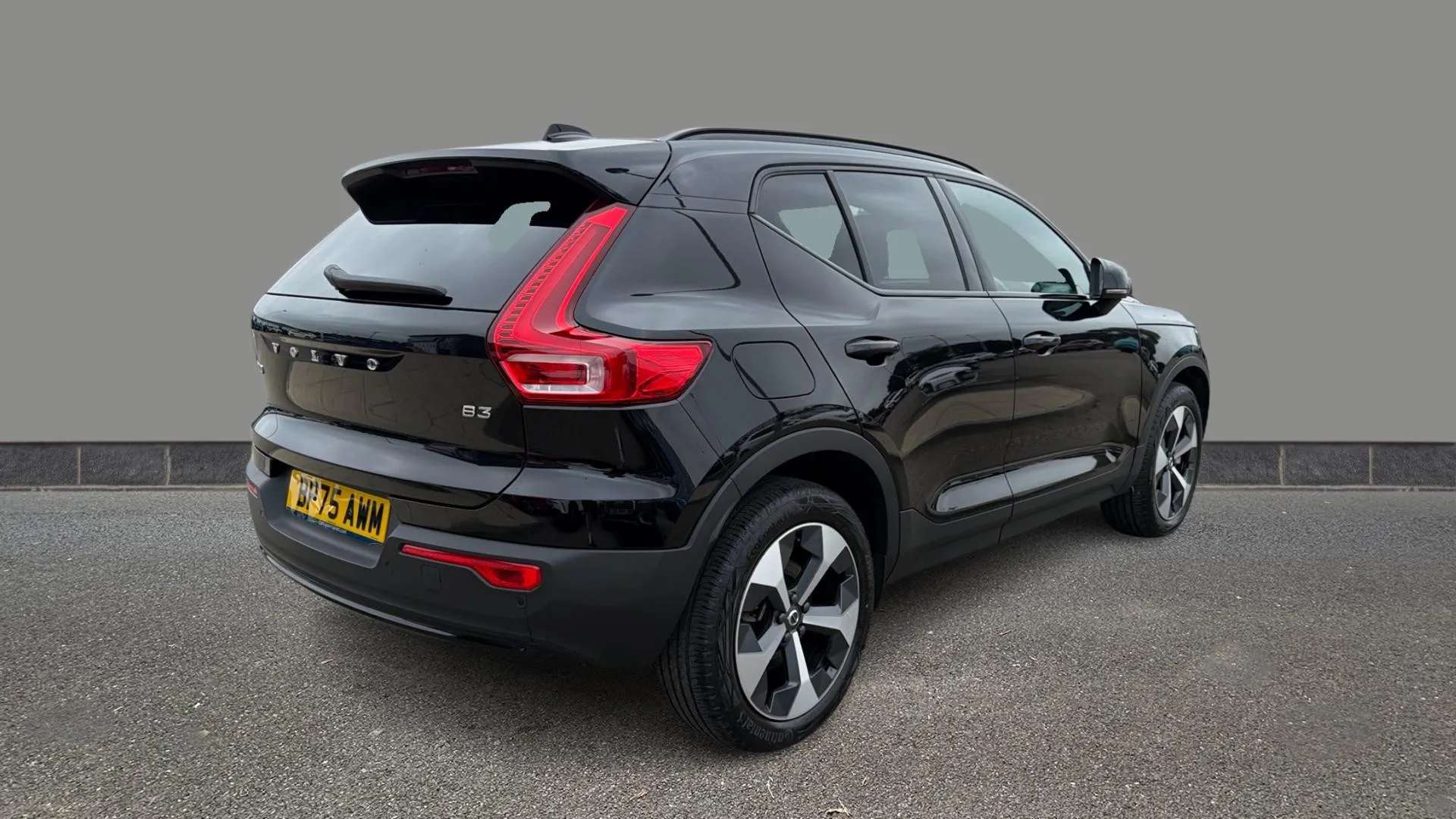 2025 VOLVO XC40 2025 VOLVO XC40