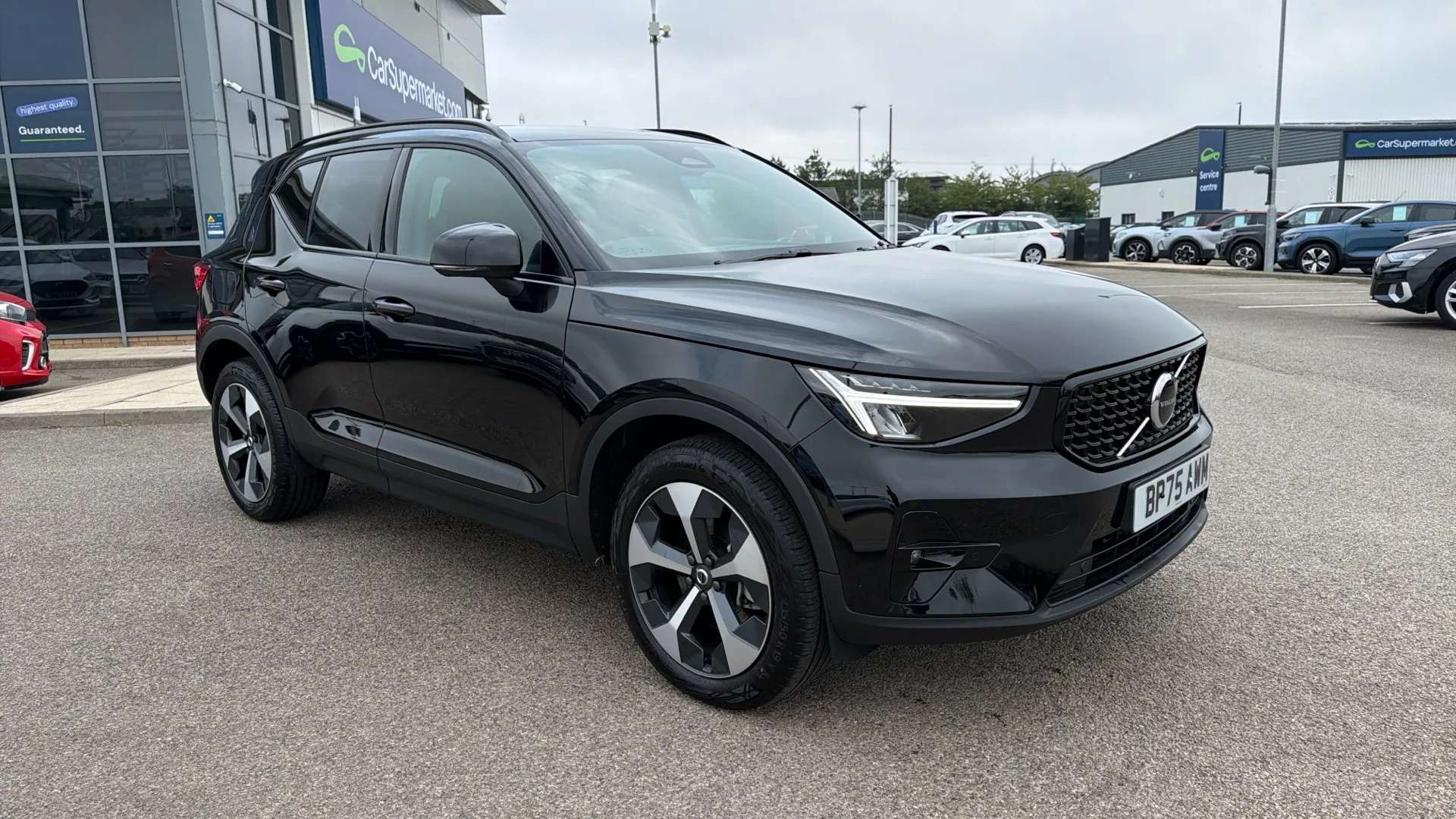 2025 VOLVO XC40 2025 VOLVO XC40