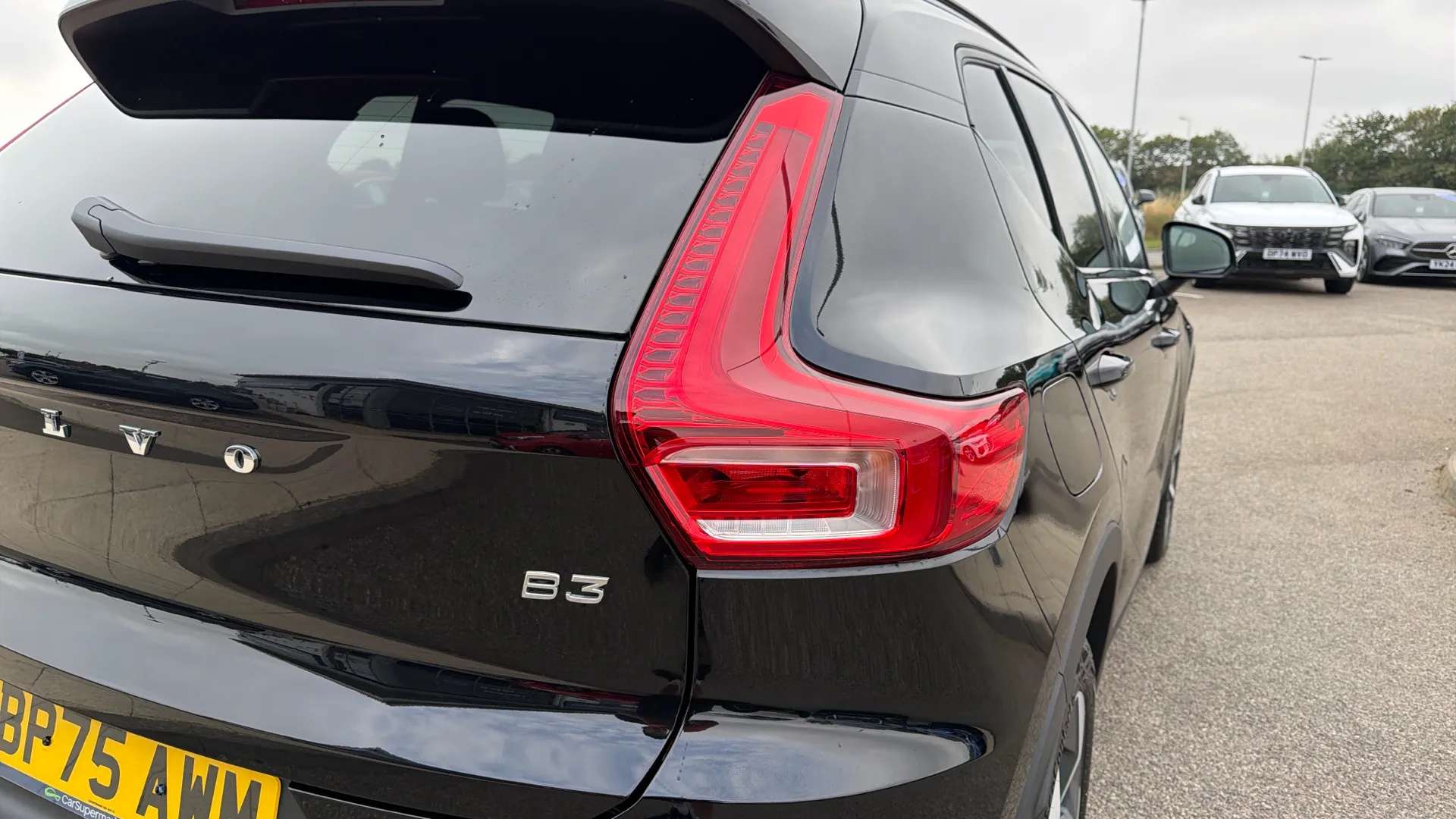 2025 VOLVO XC40 2025 VOLVO XC40