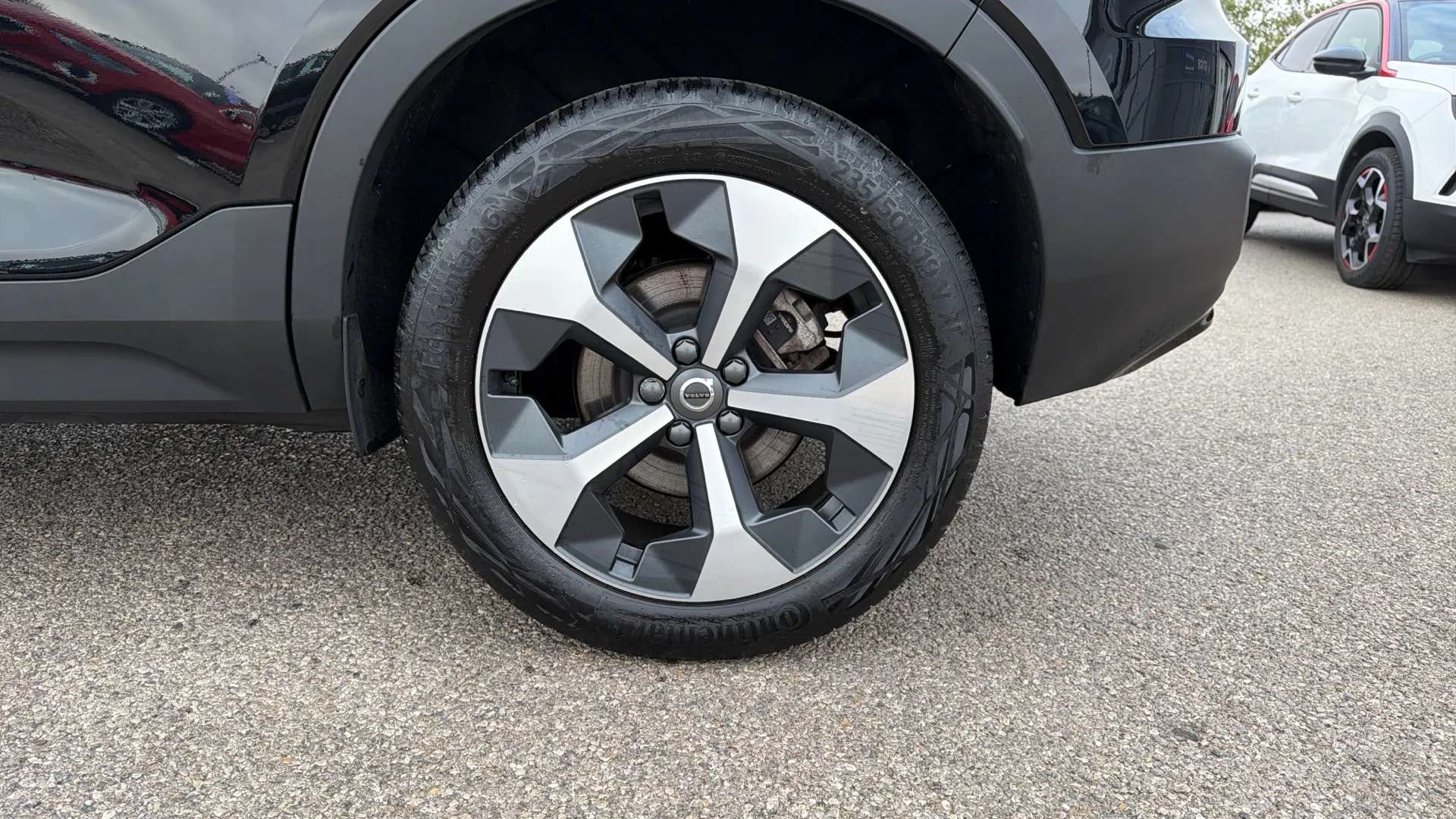 2025 VOLVO XC40 2025 VOLVO XC40