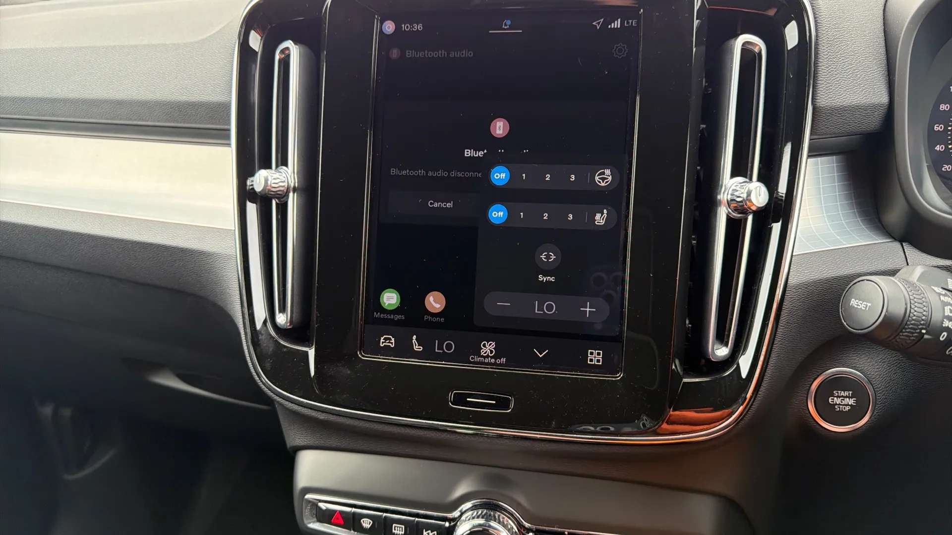 2025 VOLVO XC40 2025 VOLVO XC40