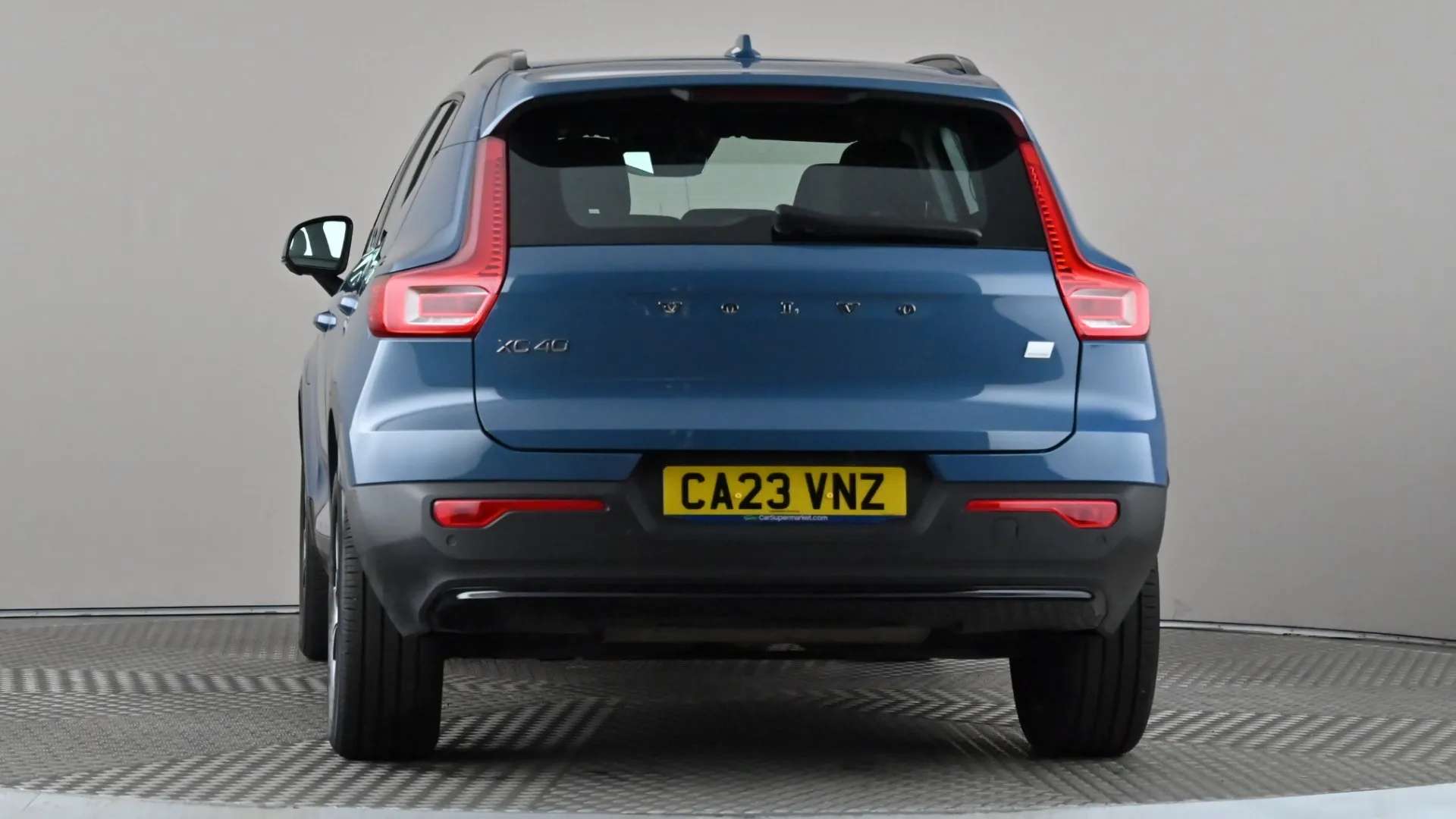 2023 VOLVO XC40 2023 VOLVO XC40