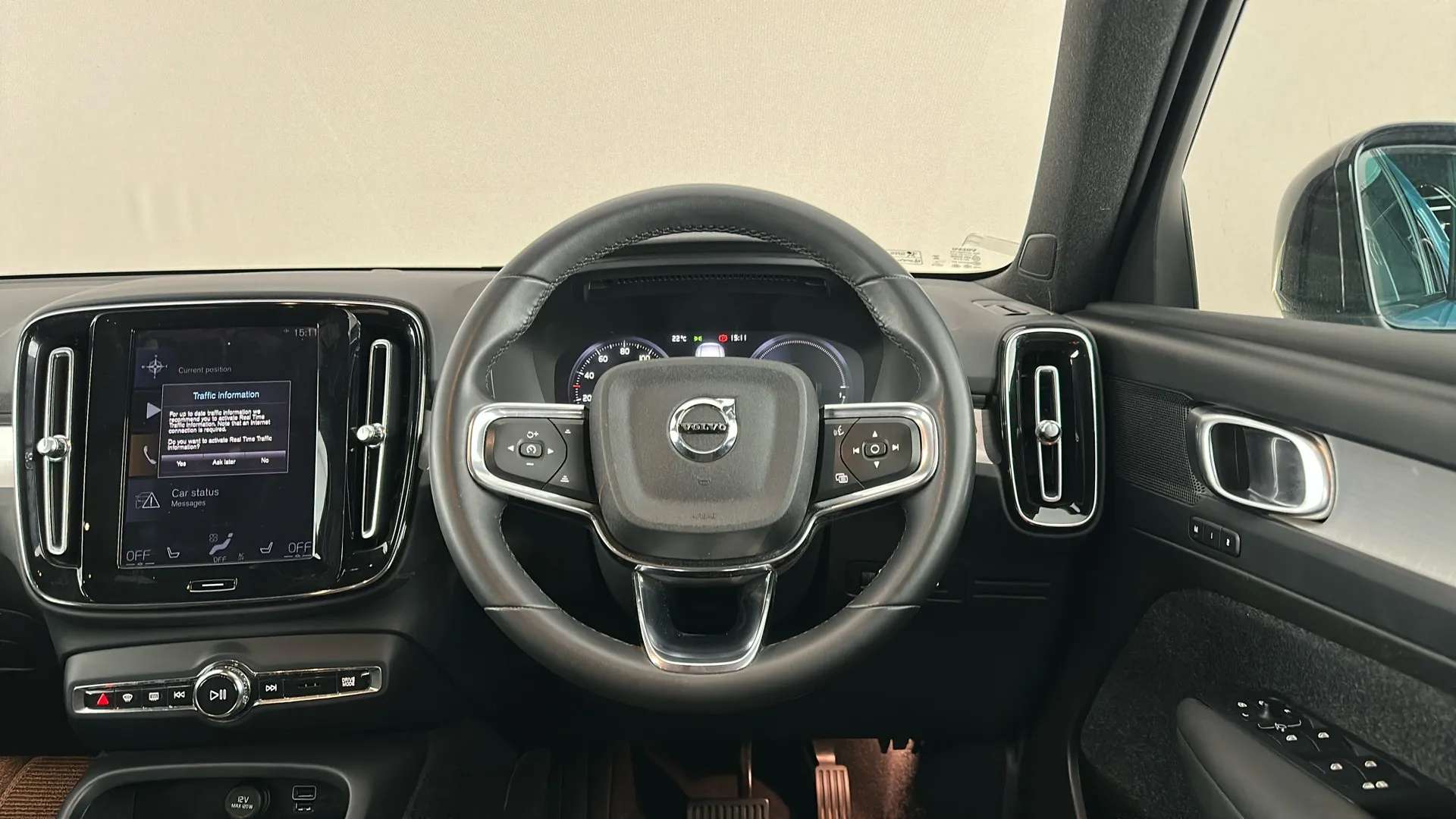 2023 VOLVO XC40 2023 VOLVO XC40