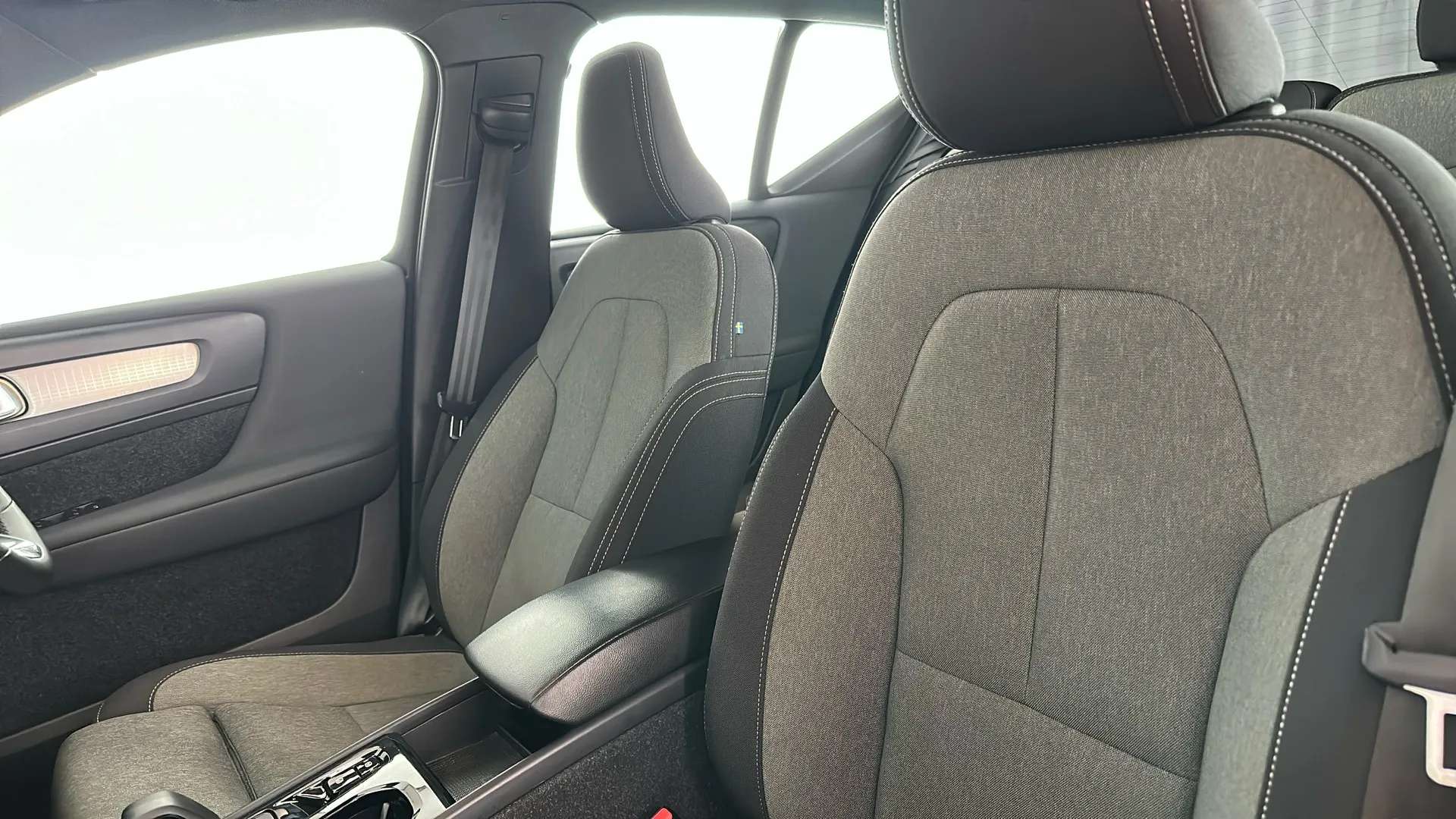 2023 VOLVO XC40 2023 VOLVO XC40