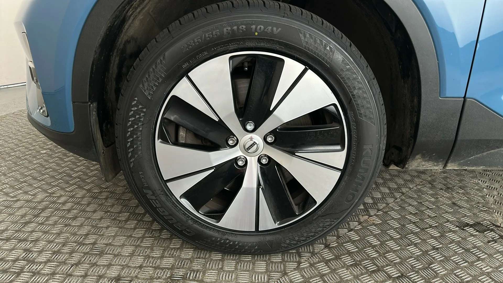 2023 VOLVO XC40 2023 VOLVO XC40