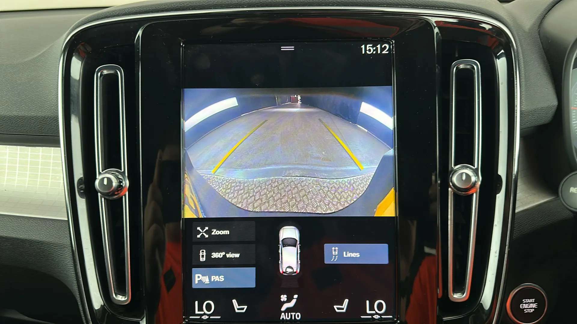 2023 VOLVO XC40 2023 VOLVO XC40