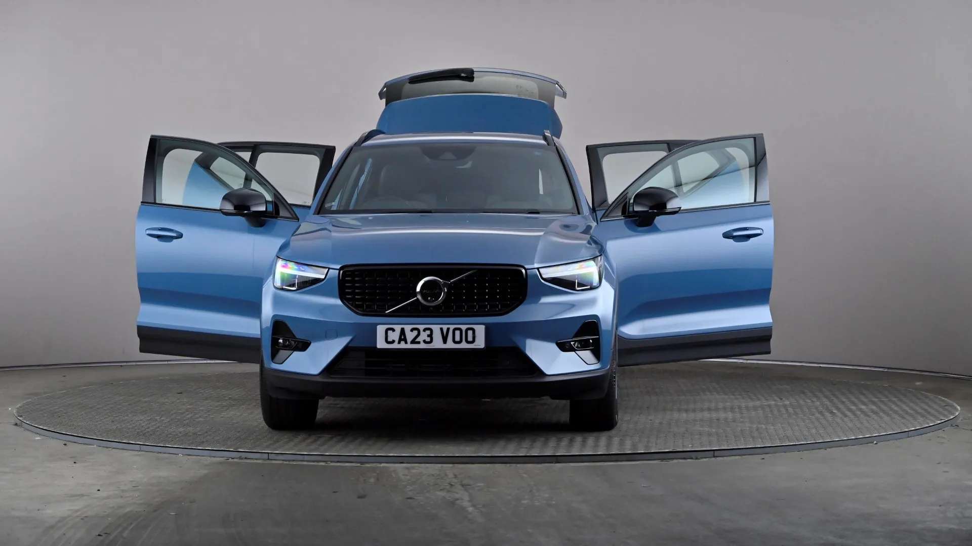 2023 VOLVO XC40 2023 VOLVO XC40