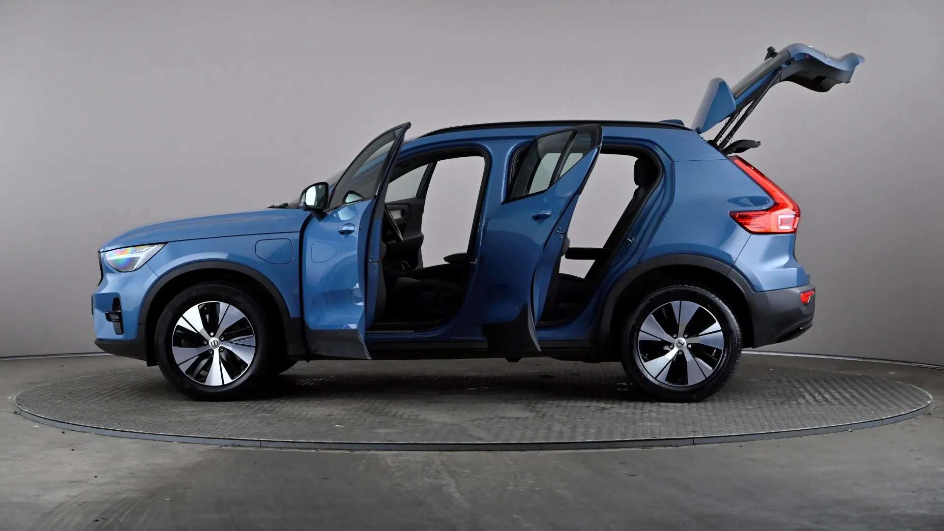 2023 VOLVO XC40 2023 VOLVO XC40