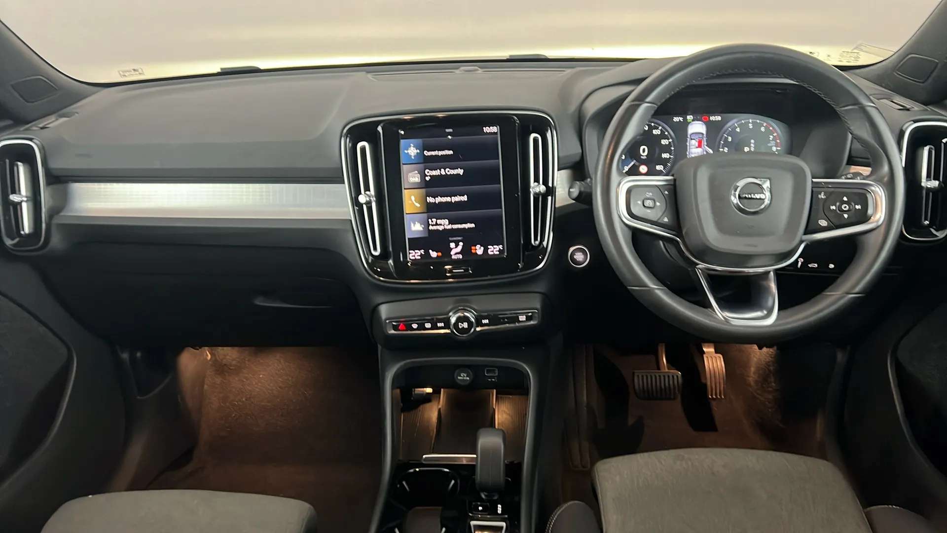 2023 VOLVO XC40 2023 VOLVO XC40