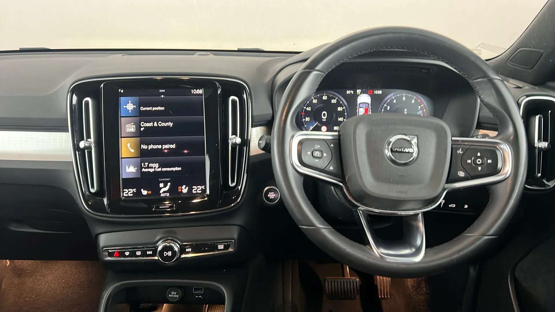 2023 VOLVO XC40 2023 VOLVO XC40