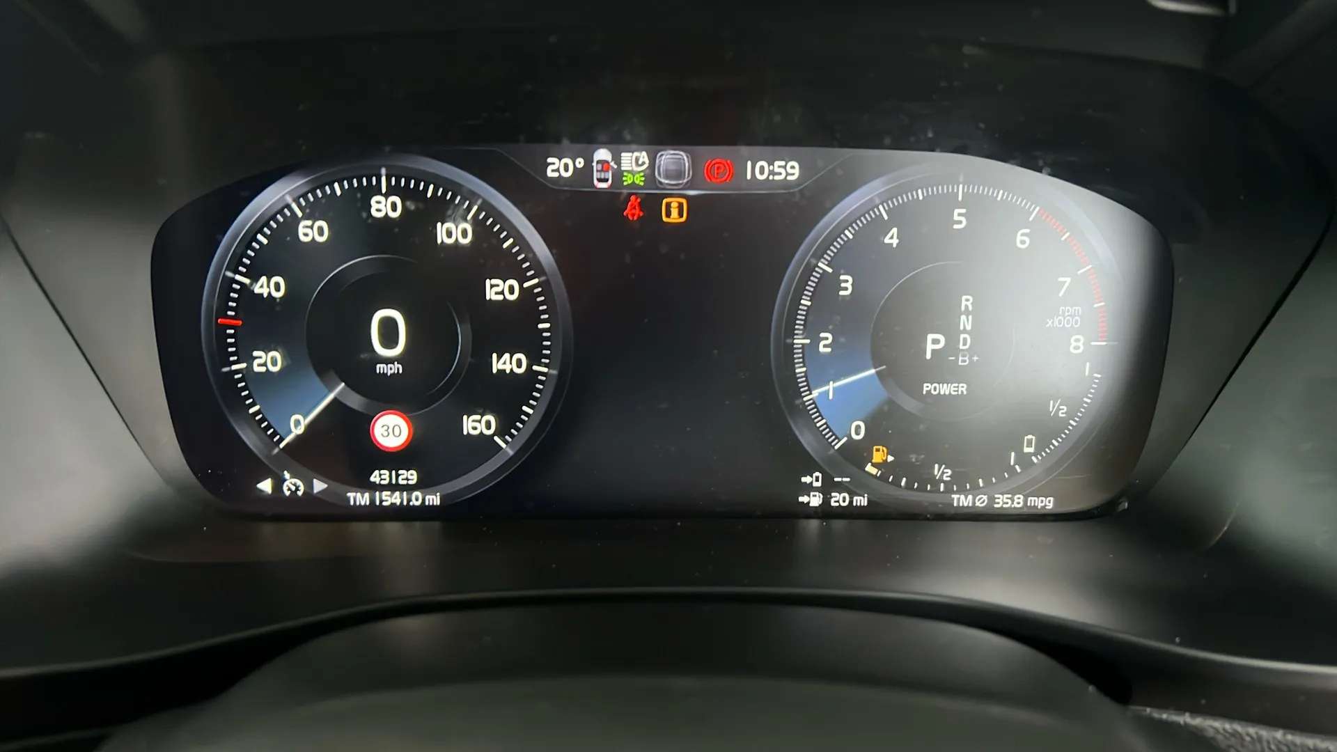 2023 VOLVO XC40 2023 VOLVO XC40