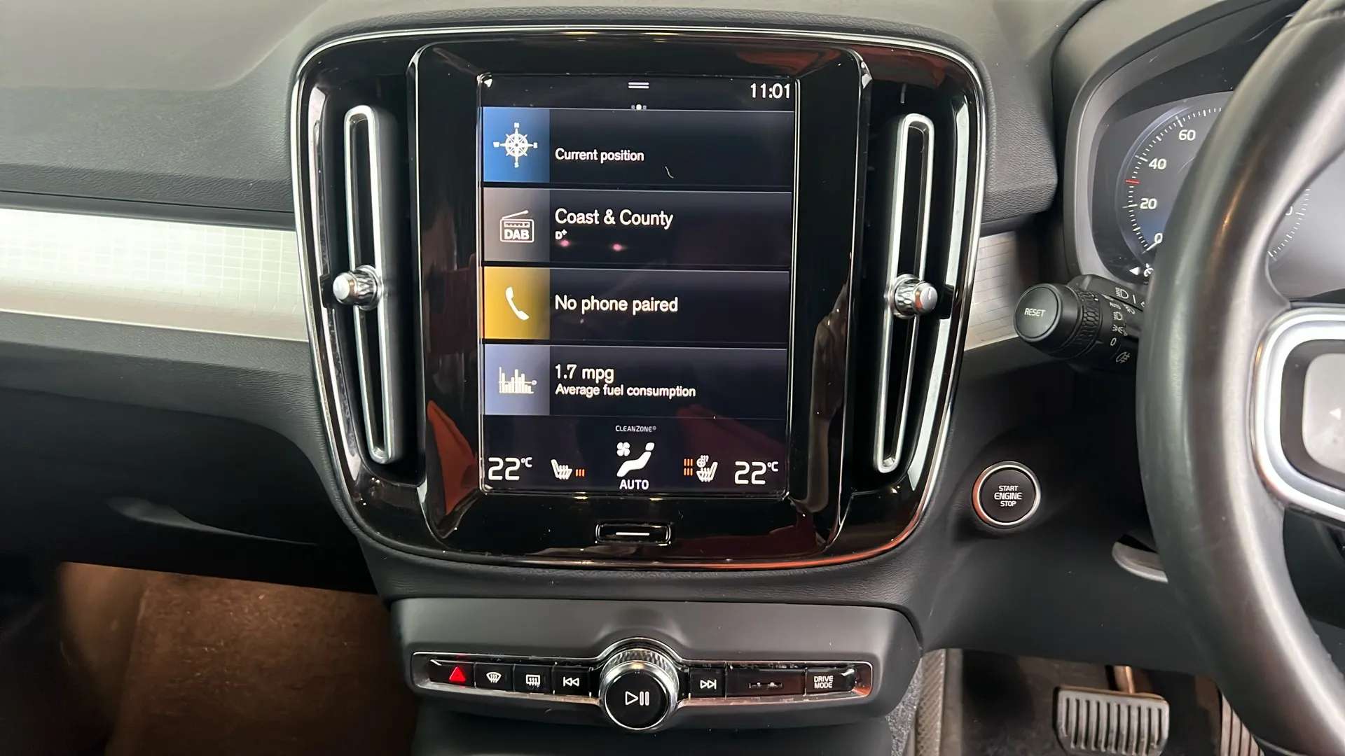 2023 VOLVO XC40 2023 VOLVO XC40
