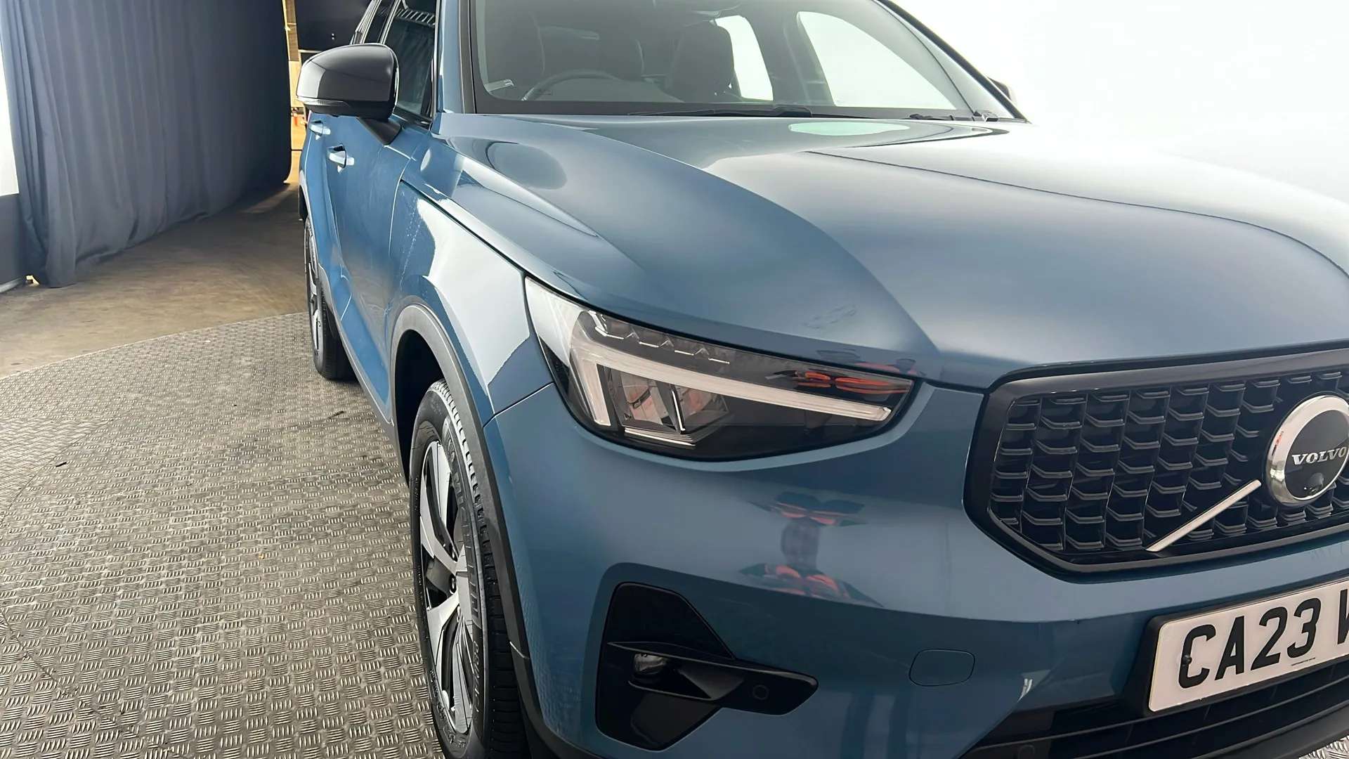 2023 VOLVO XC40 2023 VOLVO XC40