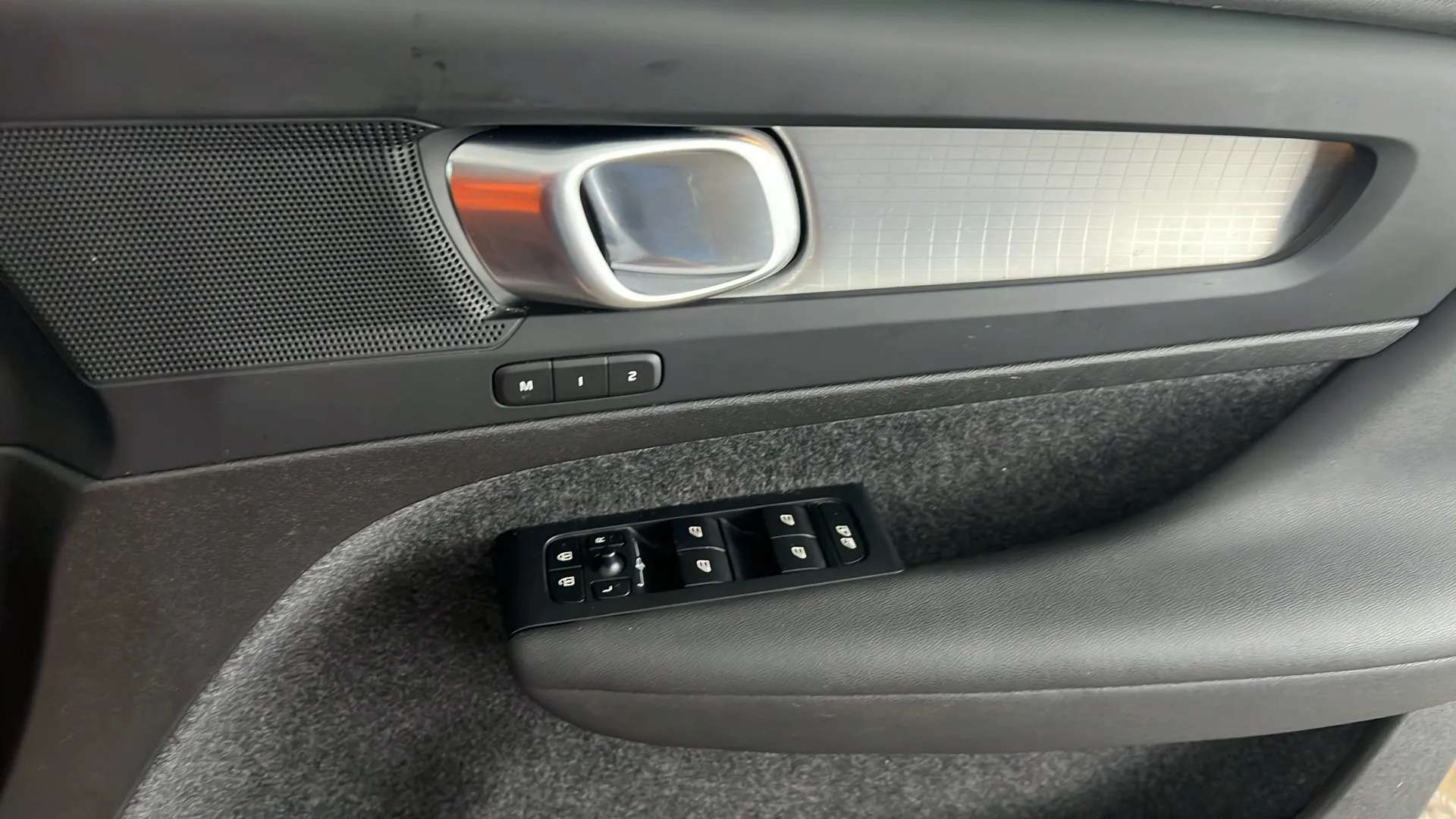 2023 VOLVO XC40 2023 VOLVO XC40