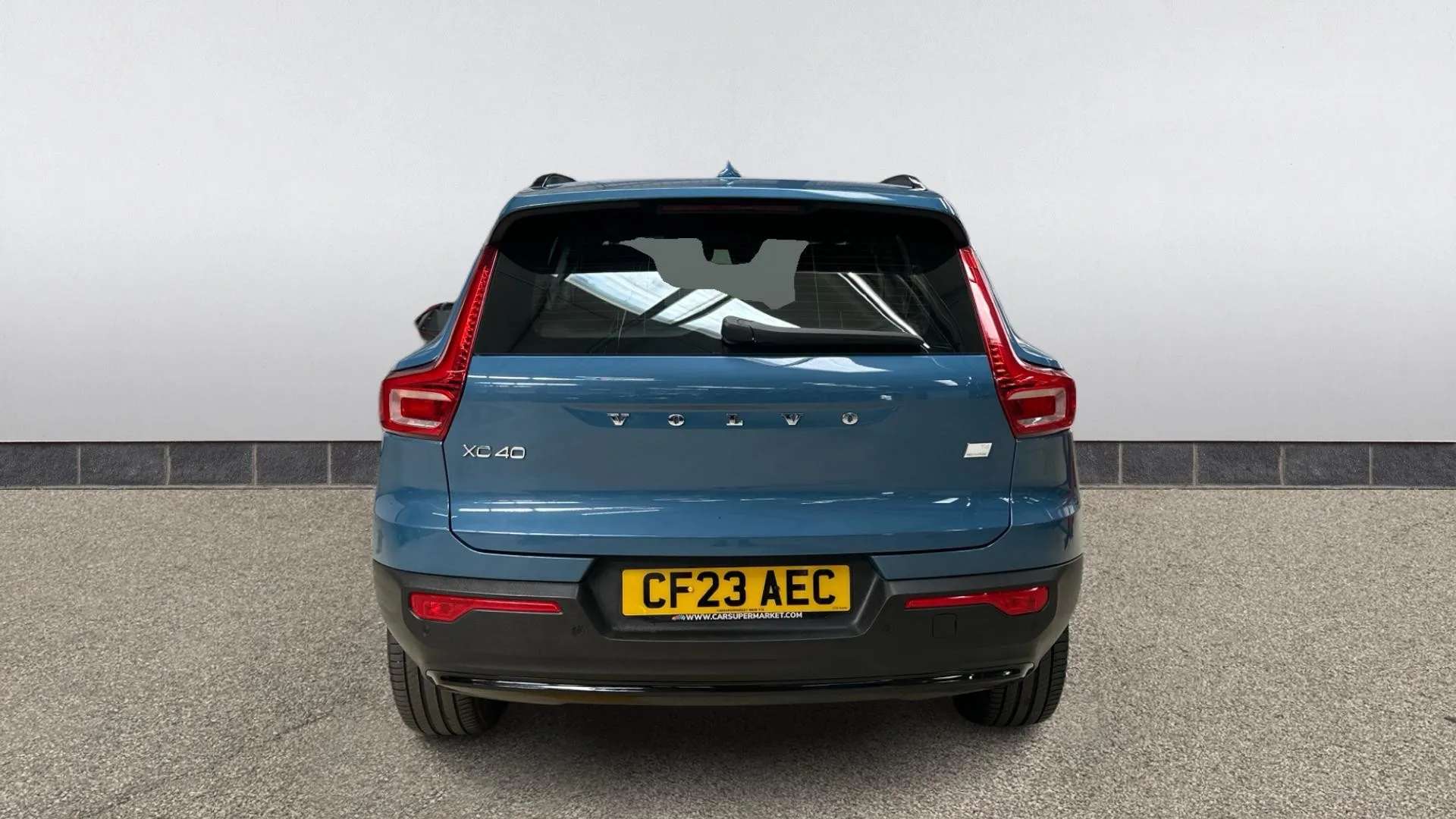 2023 VOLVO XC40 2023 VOLVO XC40