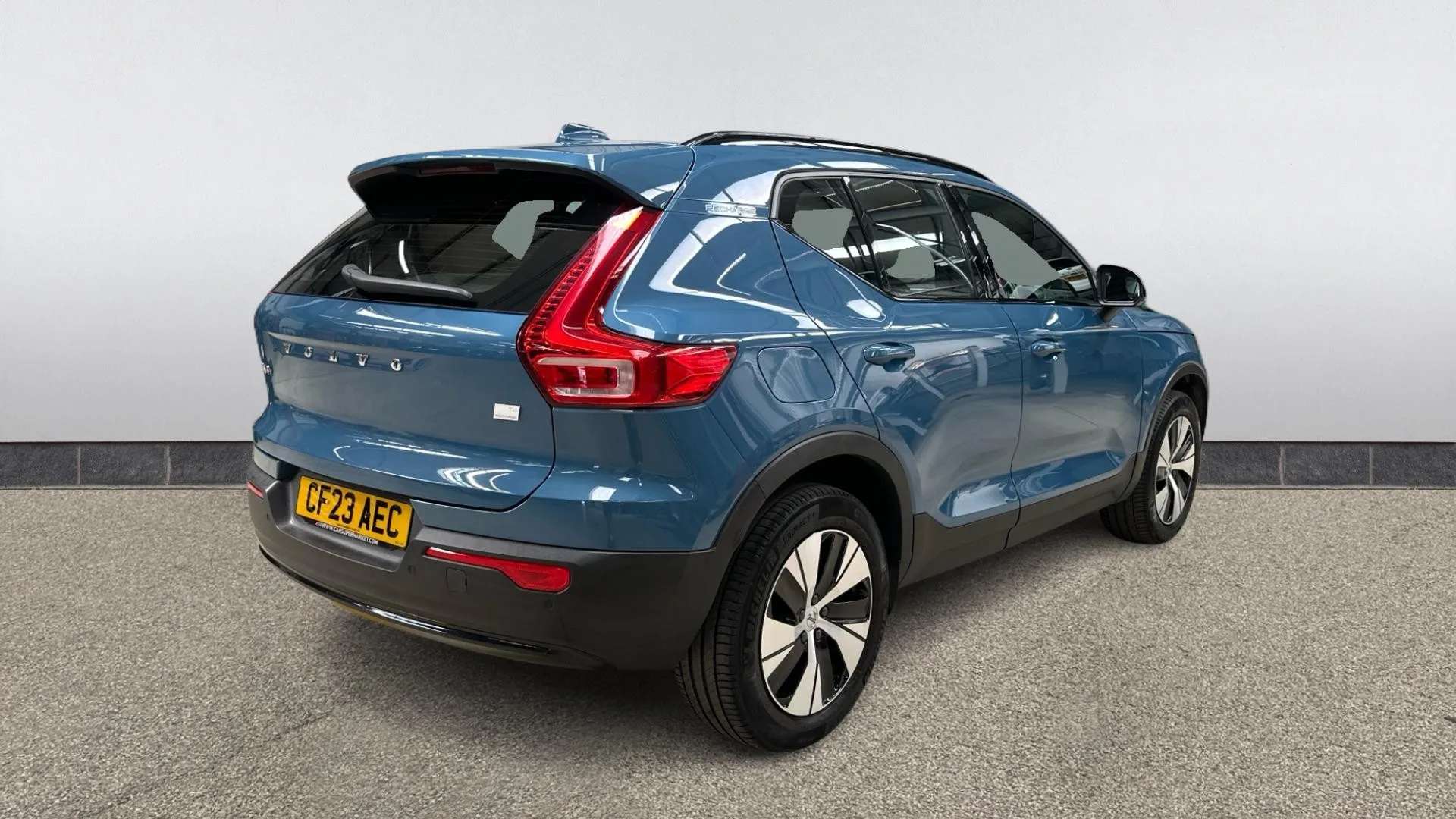 2023 VOLVO XC40 2023 VOLVO XC40