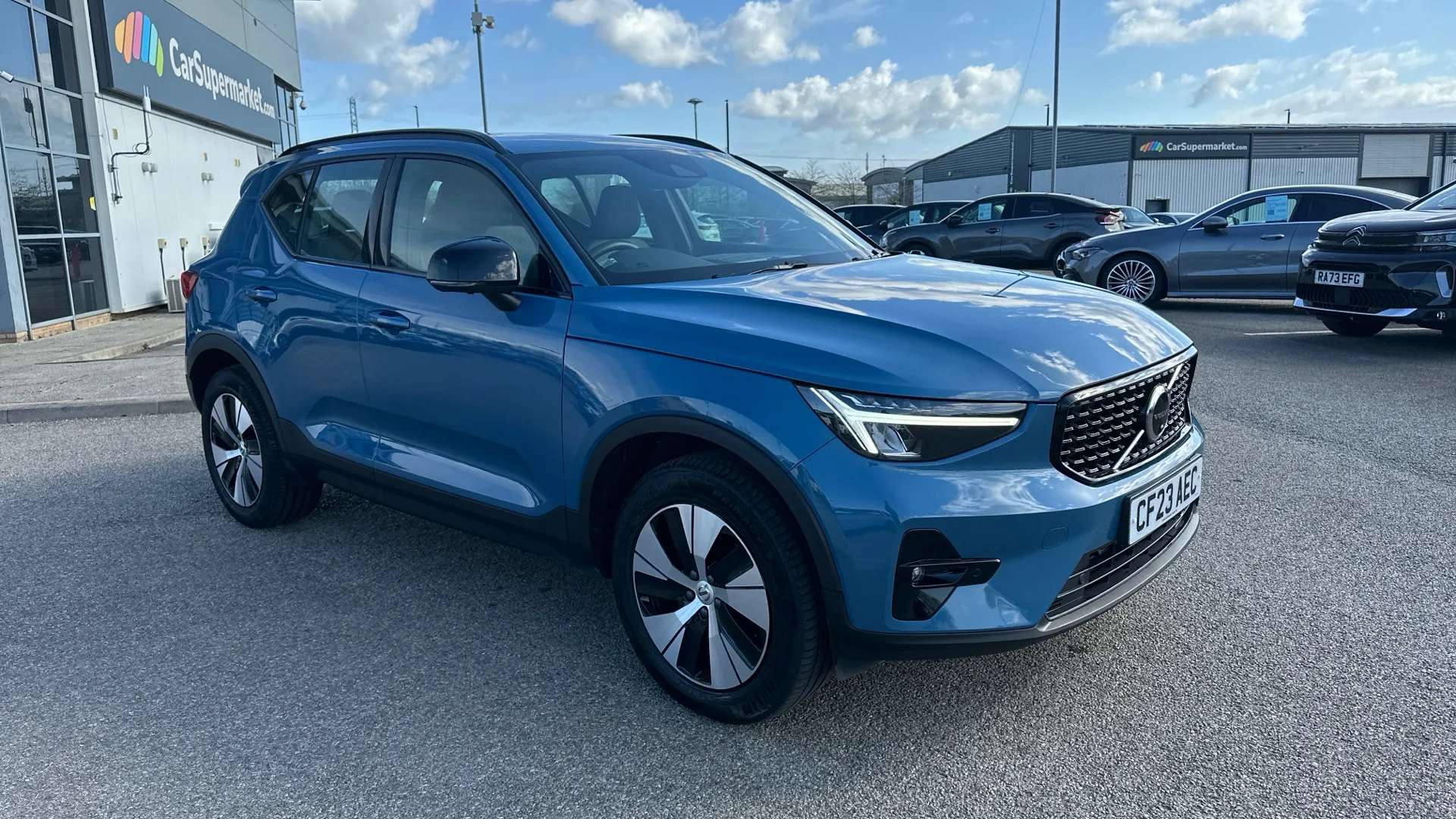2023 VOLVO XC40 2023 VOLVO XC40
