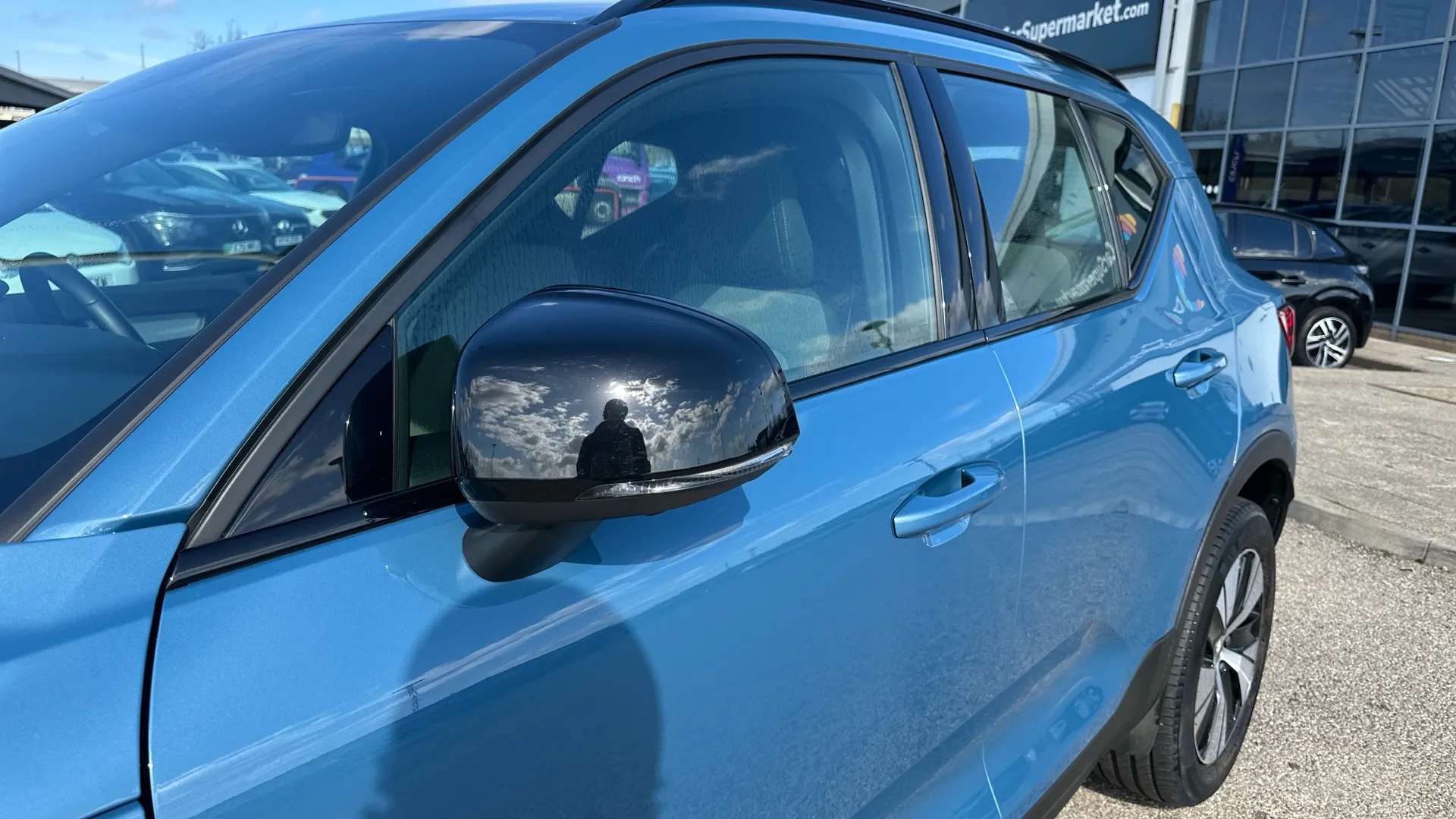 2023 VOLVO XC40 2023 VOLVO XC40