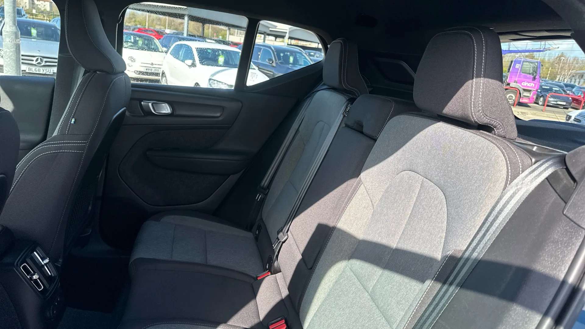 2023 VOLVO XC40 2023 VOLVO XC40