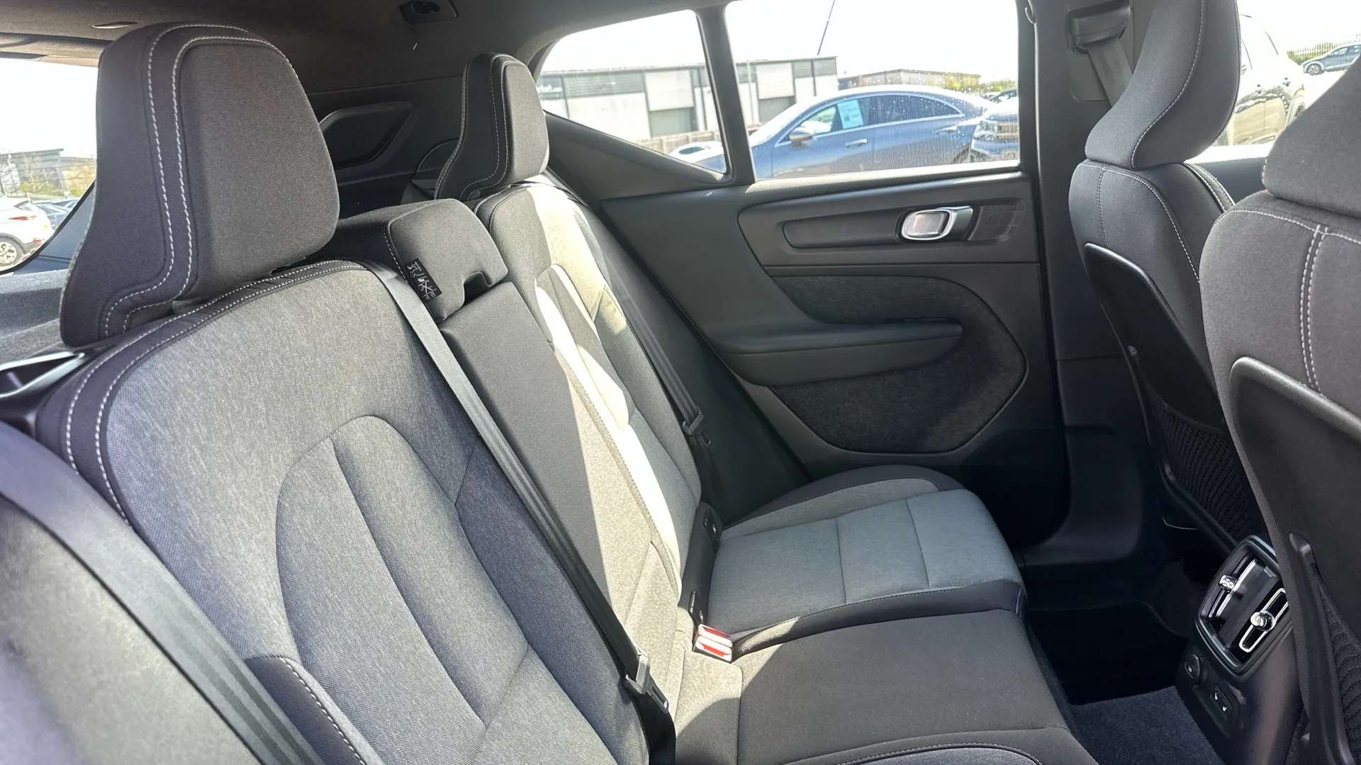 2023 VOLVO XC40 2023 VOLVO XC40