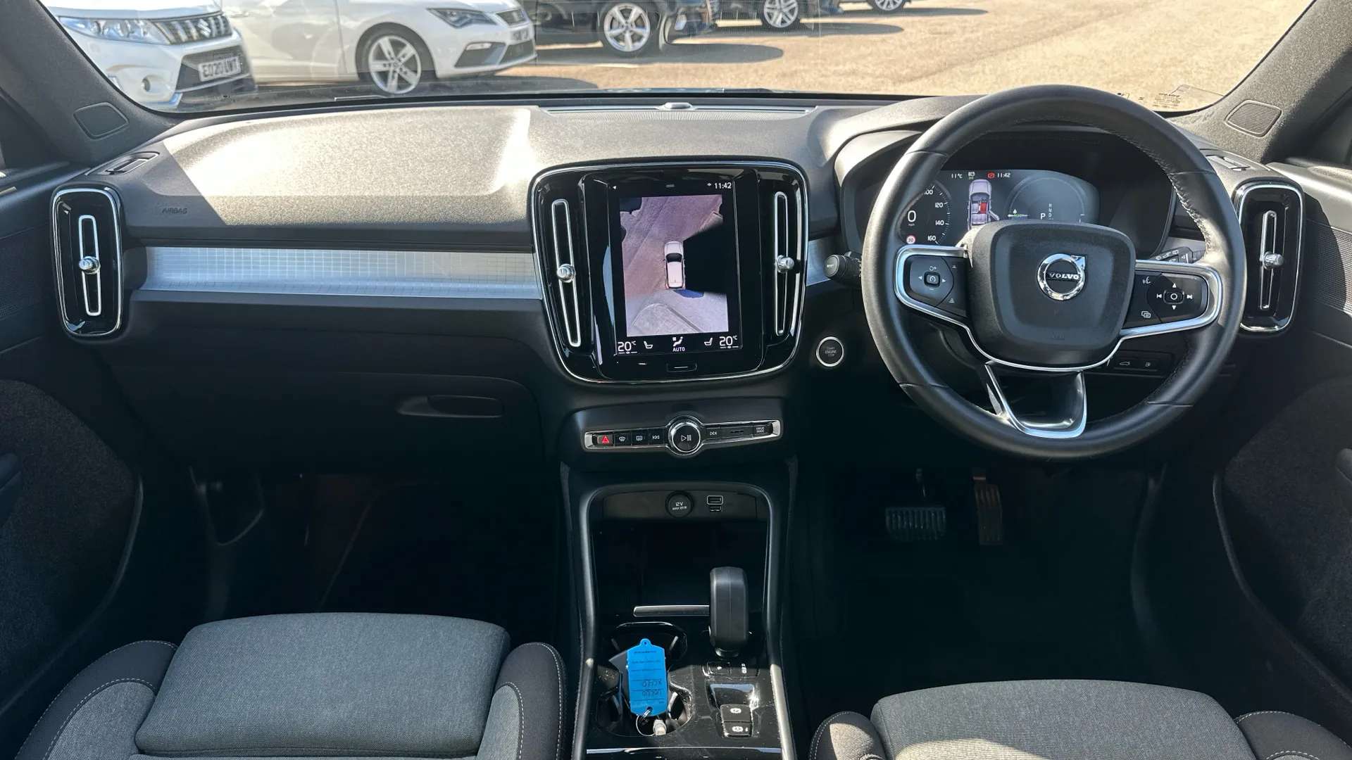 2023 VOLVO XC40 2023 VOLVO XC40