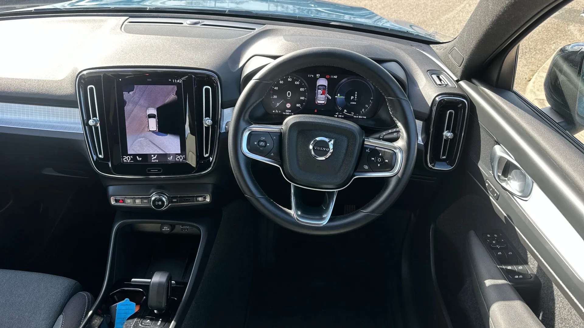 2023 VOLVO XC40 2023 VOLVO XC40