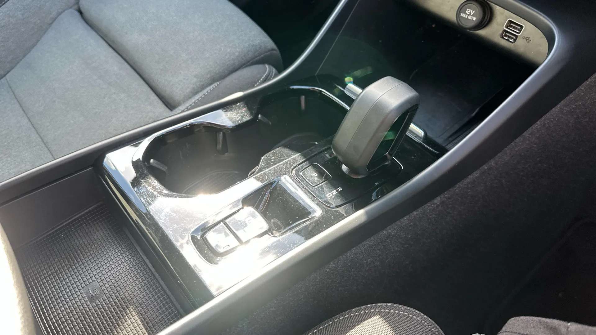 2023 VOLVO XC40 2023 VOLVO XC40