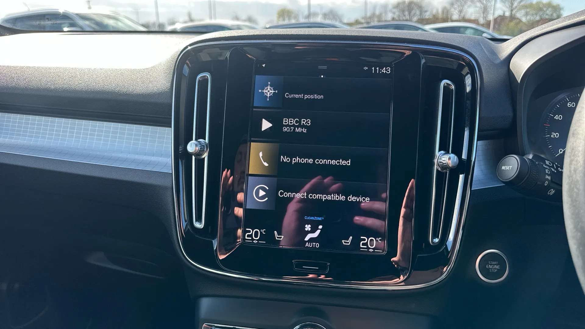 2023 VOLVO XC40 2023 VOLVO XC40