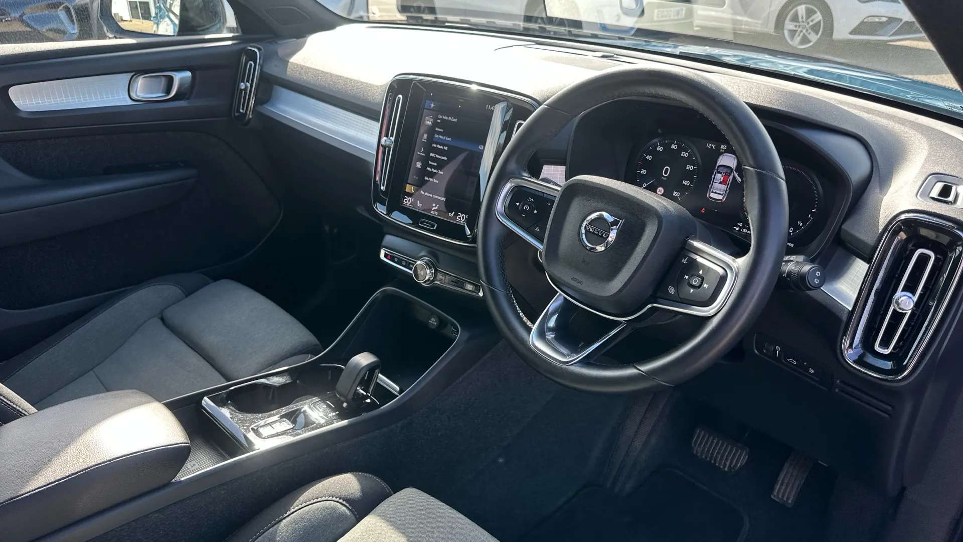 2023 VOLVO XC40 2023 VOLVO XC40