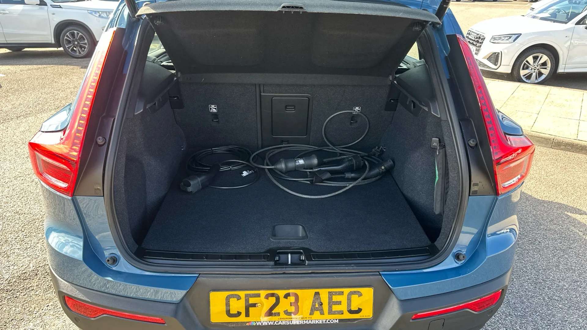 2023 VOLVO XC40 2023 VOLVO XC40