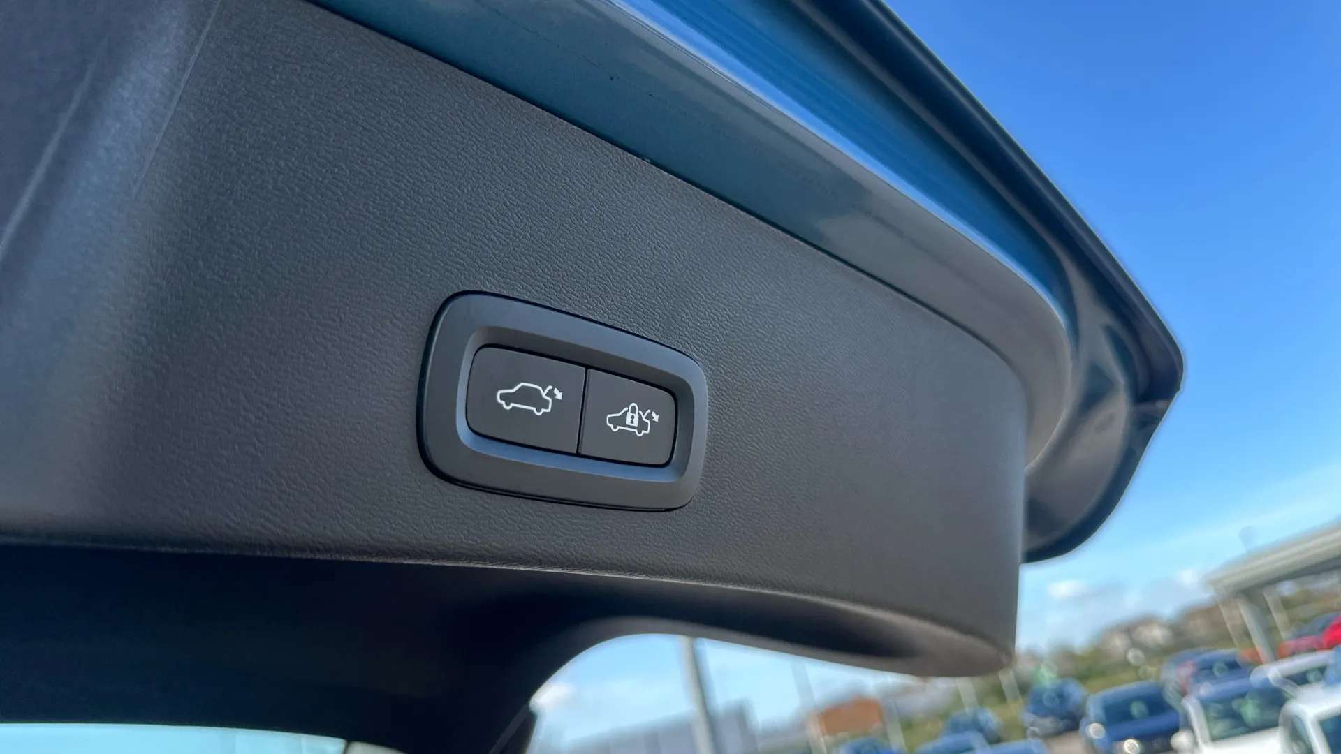 2023 VOLVO XC40 2023 VOLVO XC40