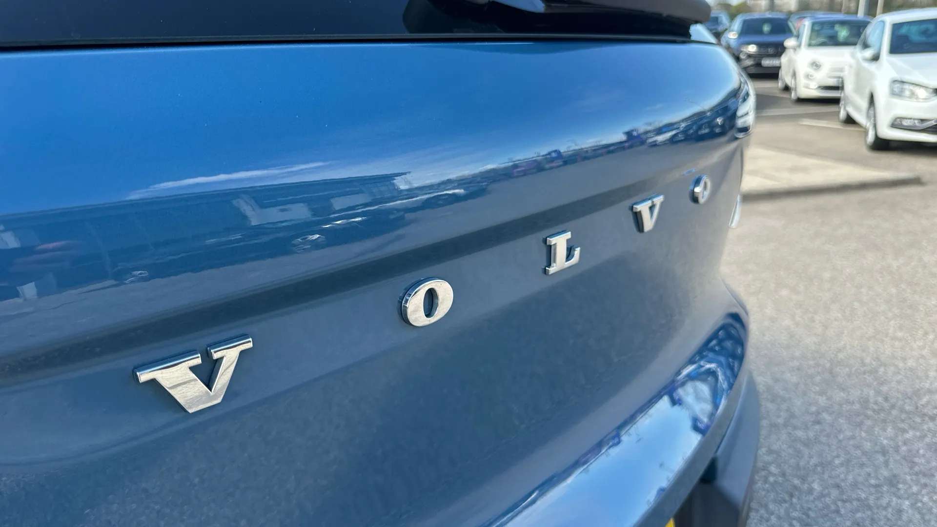 2023 VOLVO XC40 2023 VOLVO XC40