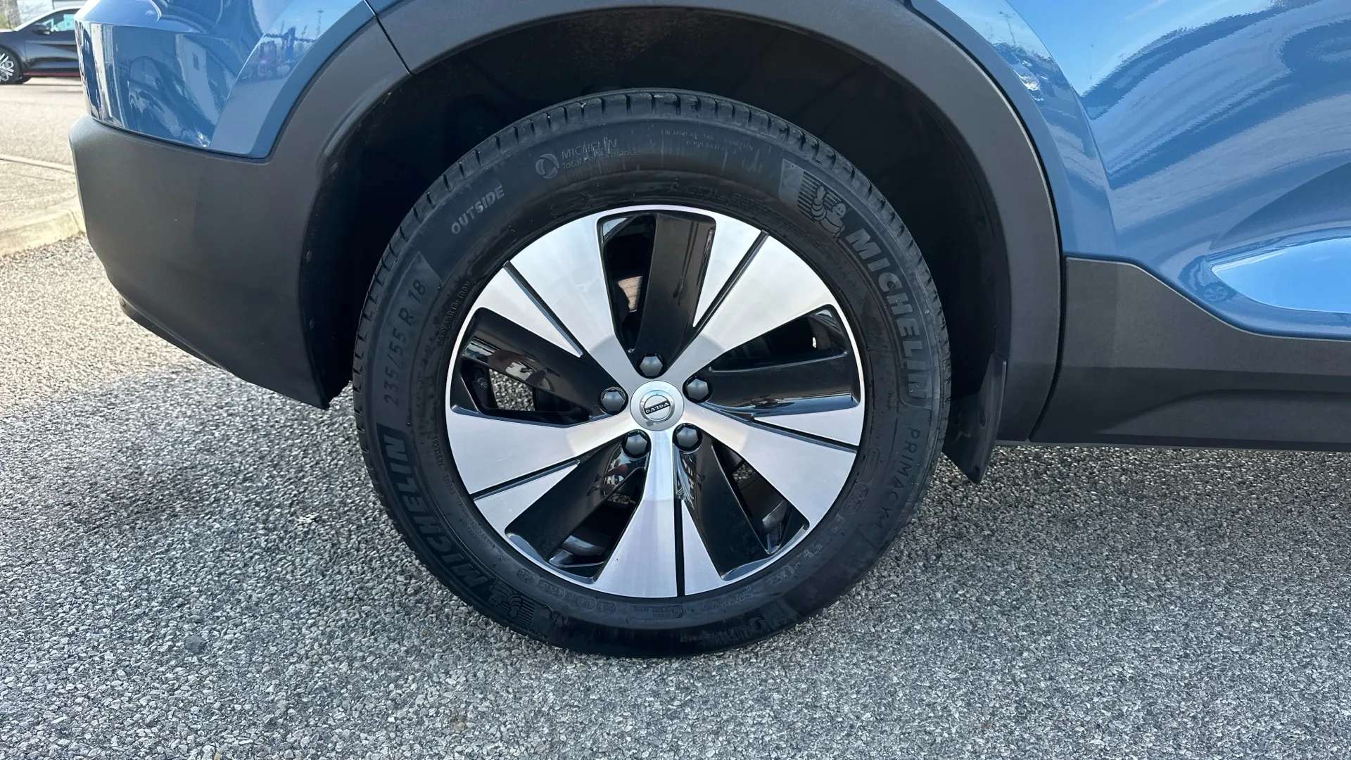 2023 VOLVO XC40 2023 VOLVO XC40