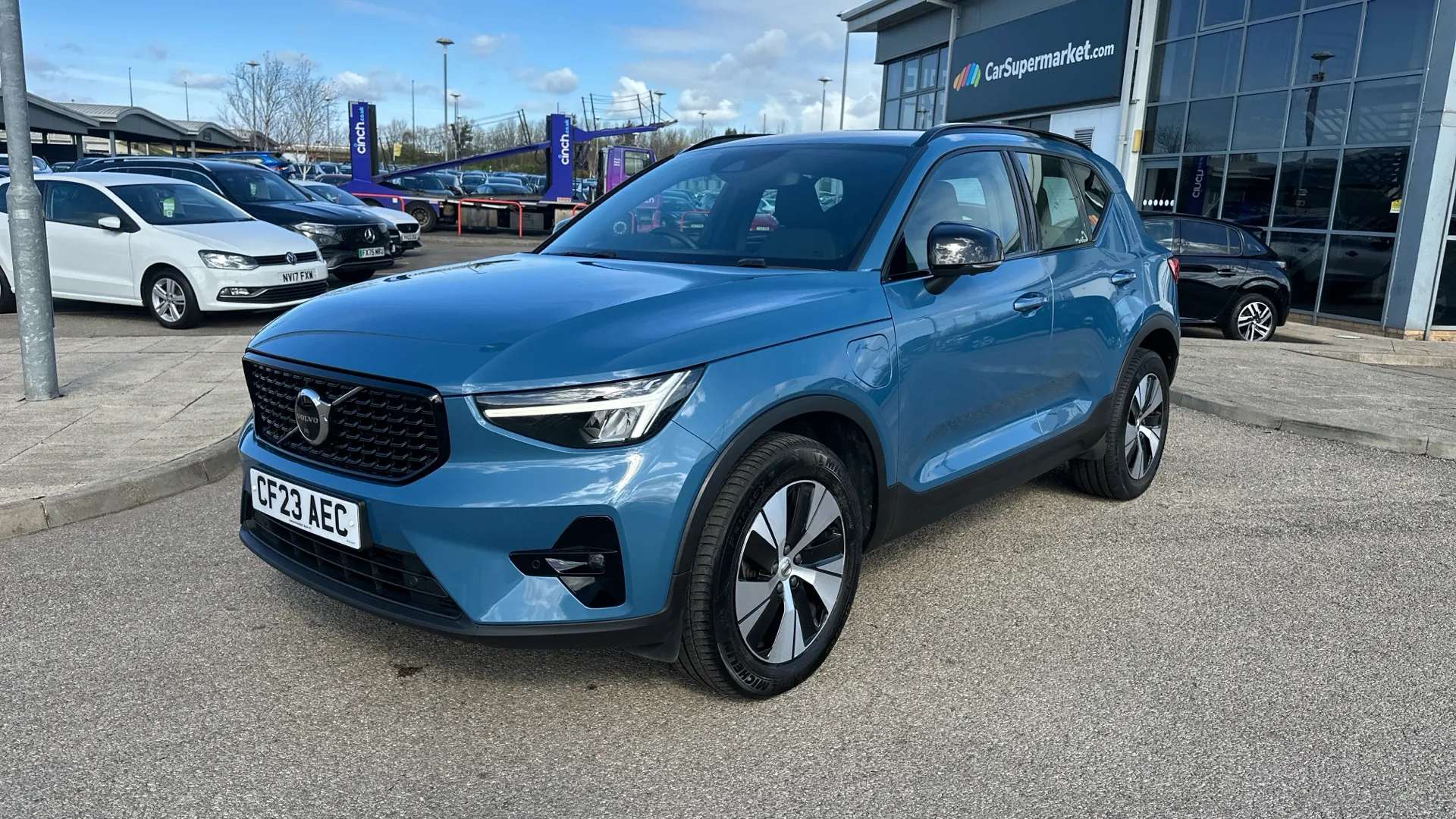 2023 VOLVO XC40 2023 VOLVO XC40