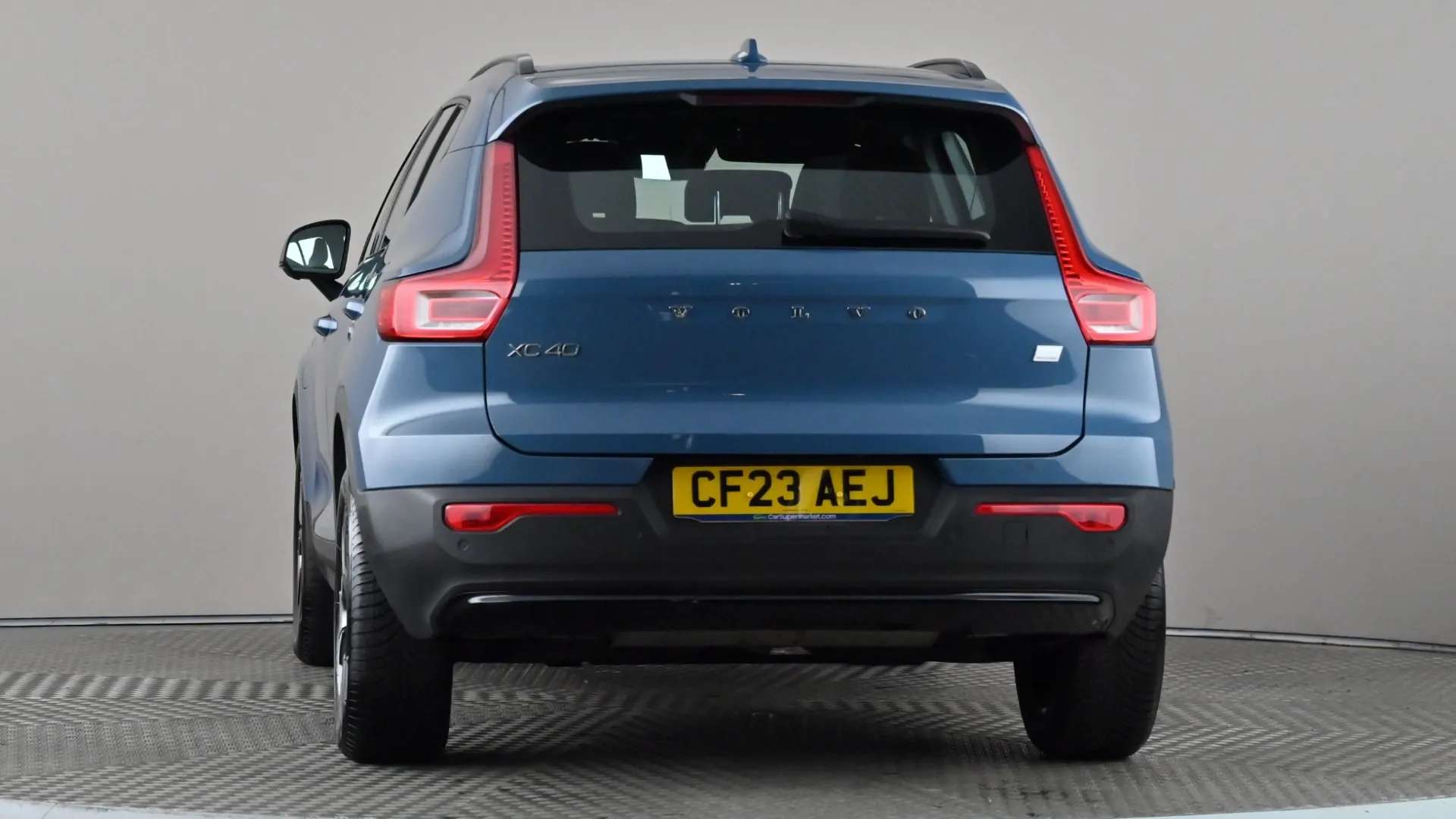 2023 VOLVO XC40 2023 VOLVO XC40