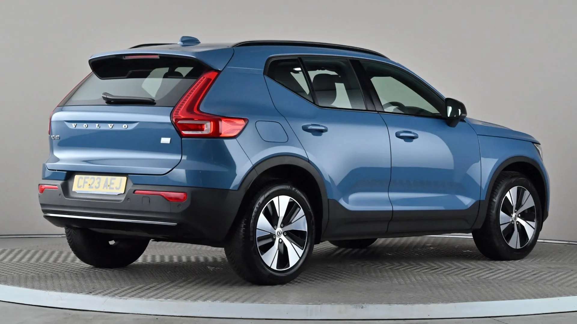 2023 VOLVO XC40 2023 VOLVO XC40