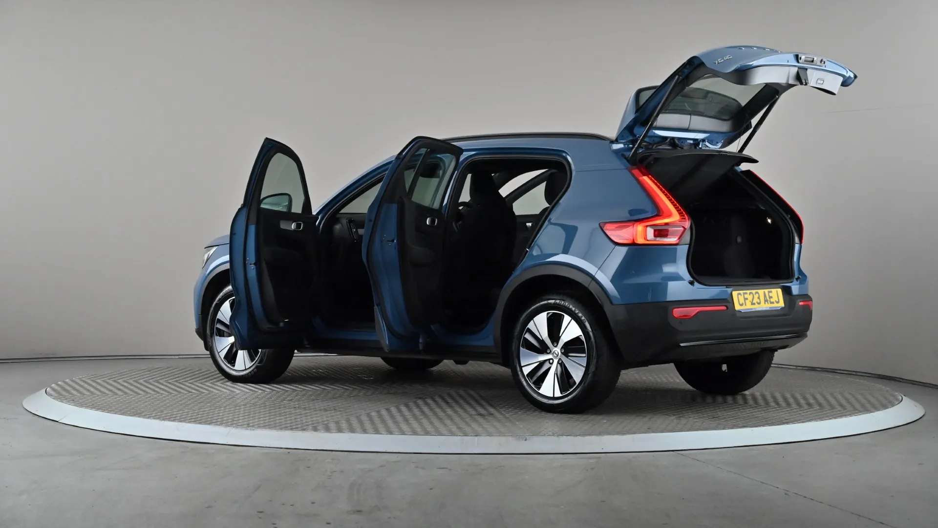 2023 VOLVO XC40 2023 VOLVO XC40