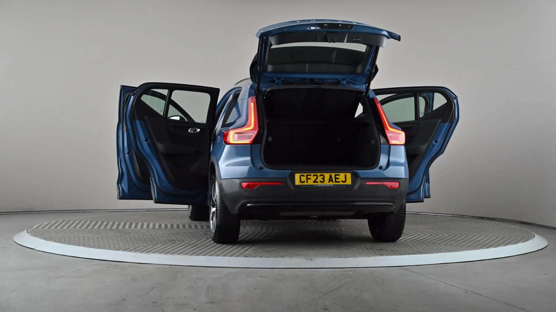 2023 VOLVO XC40 2023 VOLVO XC40