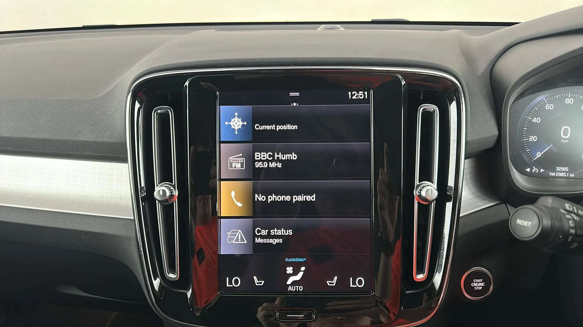 2023 VOLVO XC40 2023 VOLVO XC40