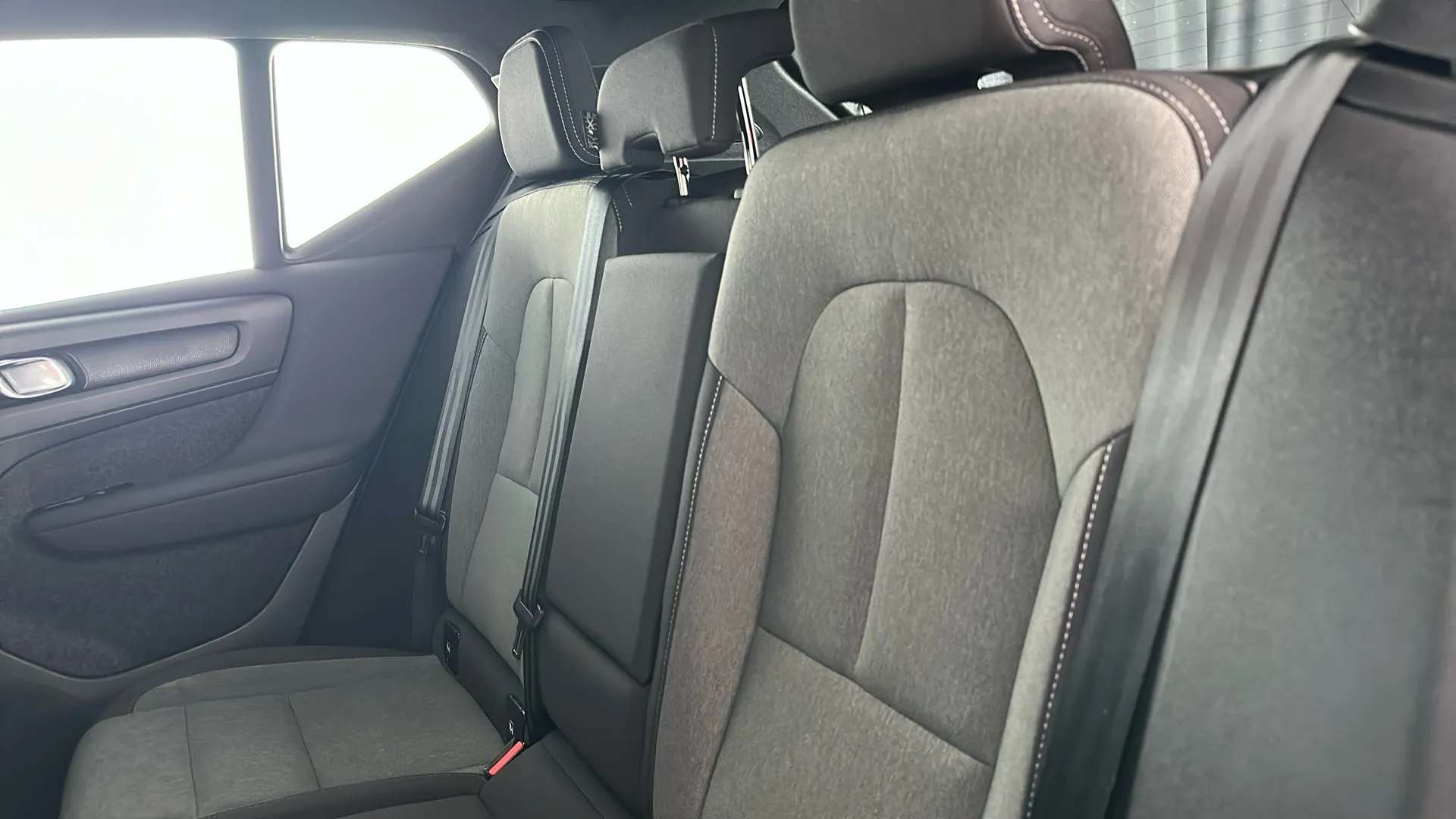 2023 VOLVO XC40 2023 VOLVO XC40
