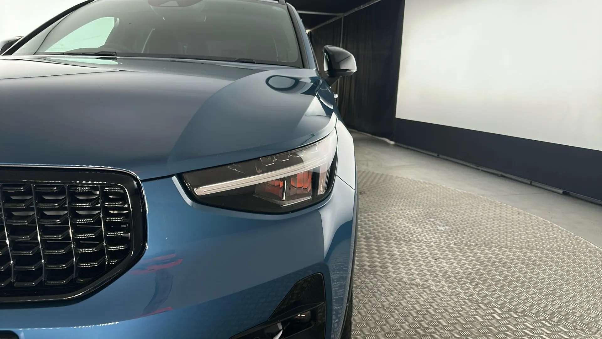 2023 VOLVO XC40 2023 VOLVO XC40