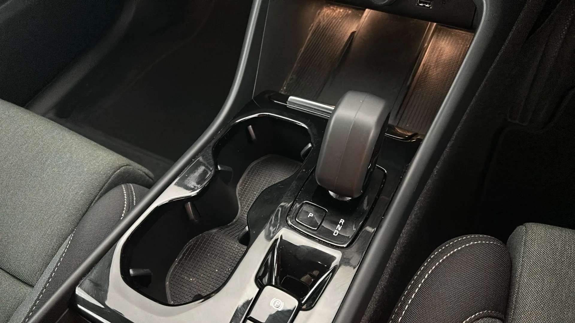 2023 VOLVO XC40 2023 VOLVO XC40