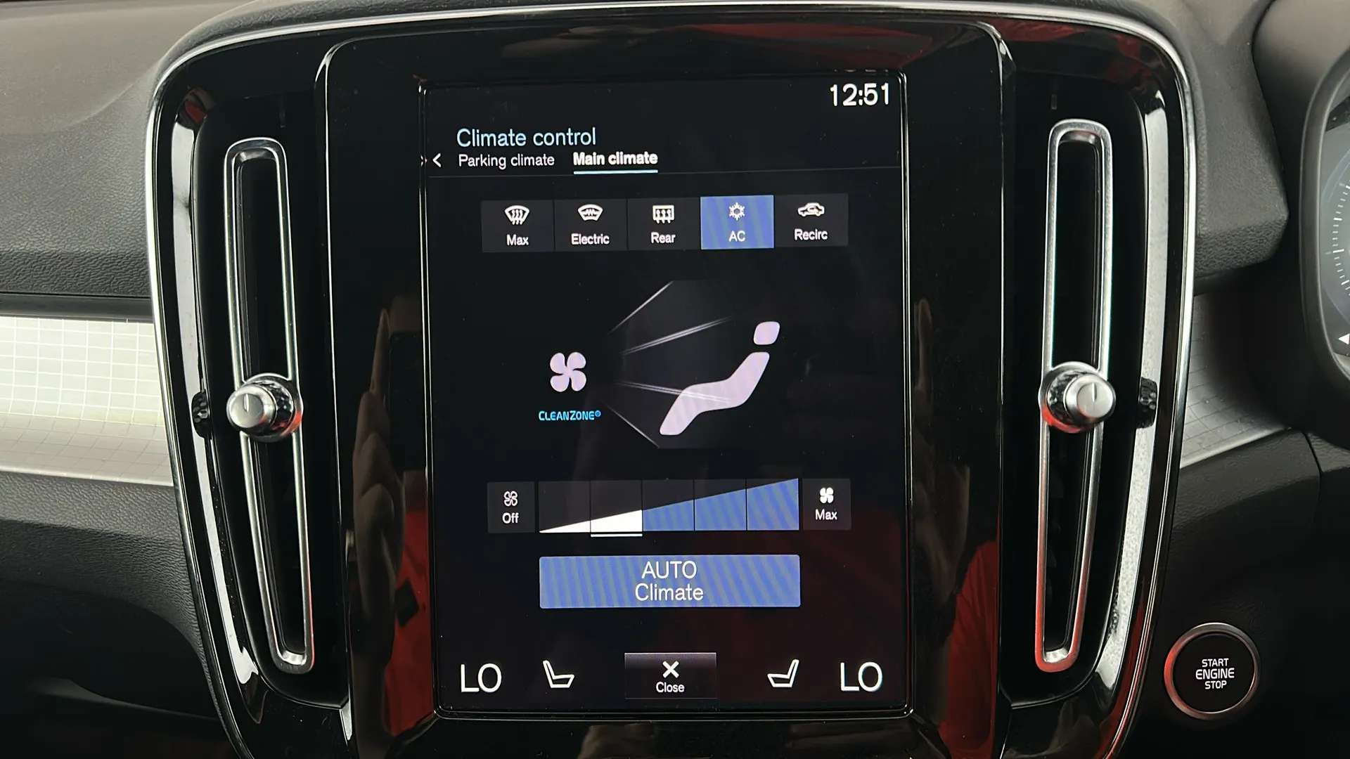 2023 VOLVO XC40 2023 VOLVO XC40