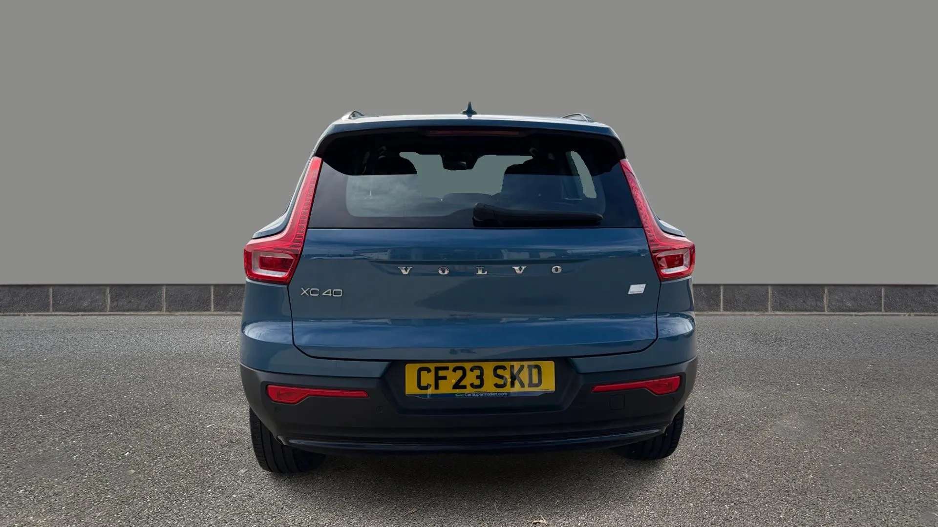 2023 VOLVO XC40 2023 VOLVO XC40