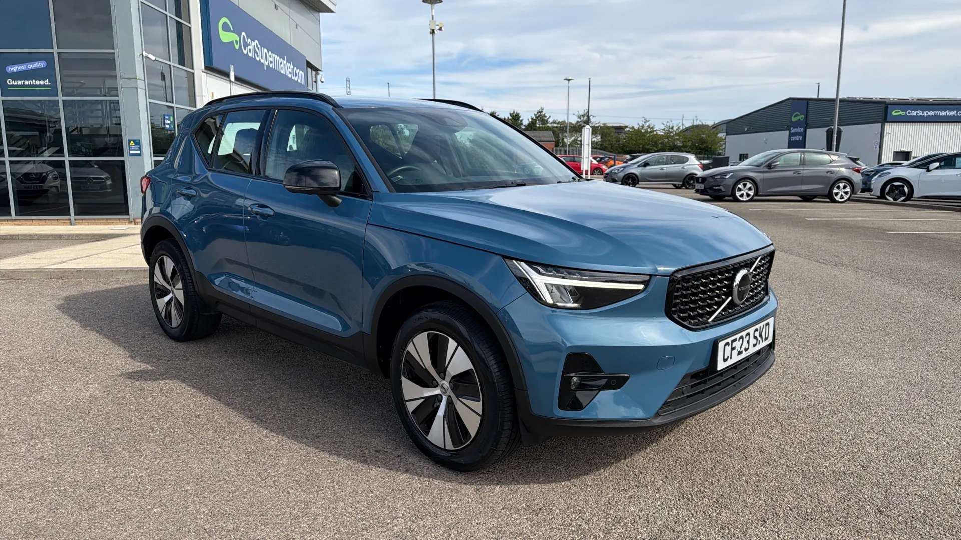 2023 VOLVO XC40 2023 VOLVO XC40
