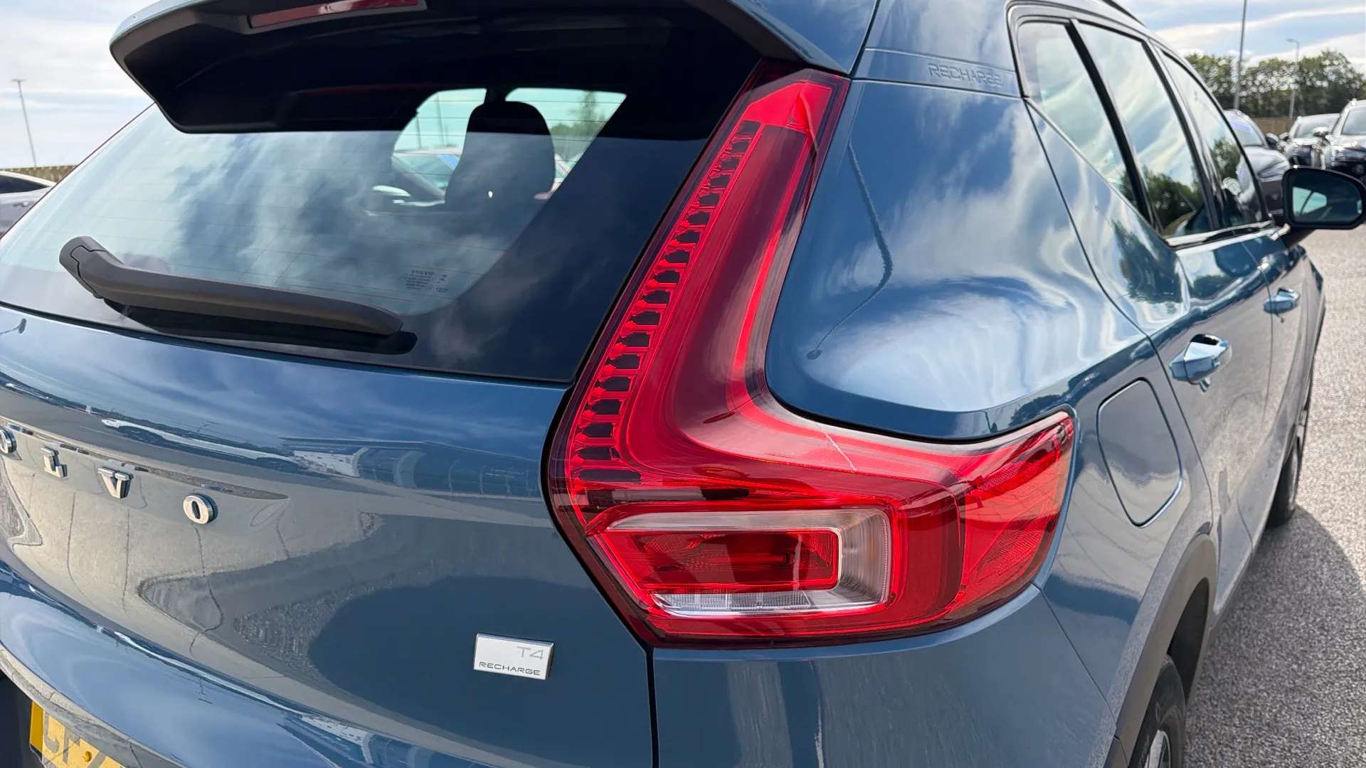 2023 VOLVO XC40 2023 VOLVO XC40
