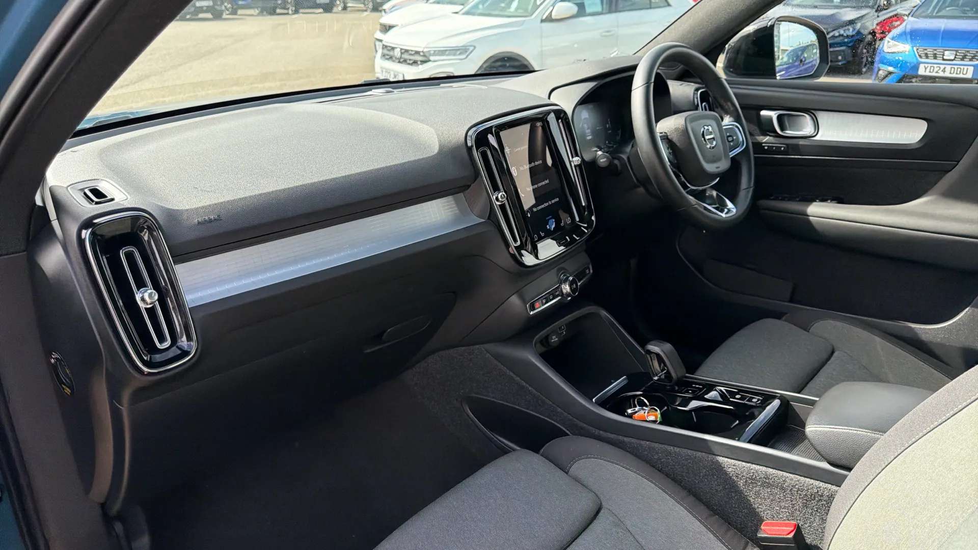 2023 VOLVO XC40 2023 VOLVO XC40